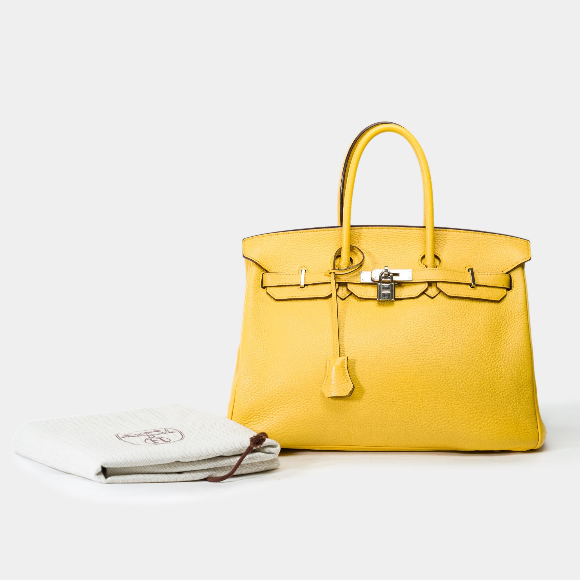 Splendid​ ​and​ ​Bright​ ​Hermes​ ​Birkin​ ​35​ ​in​ ​Jaune​ ​de​ ​Naples​ ​Togo​ ​leather​ ​,​ ​metal​ ​trim​ ​silver​ ​palladium,​ ​double​ ​handle​ ​in​ ​yellow​ ​leather​ ​allowing​ ​a​ ​hand​ ​carry

Flap​ ​closure
Yellow​ ​leather​ ​lining,​