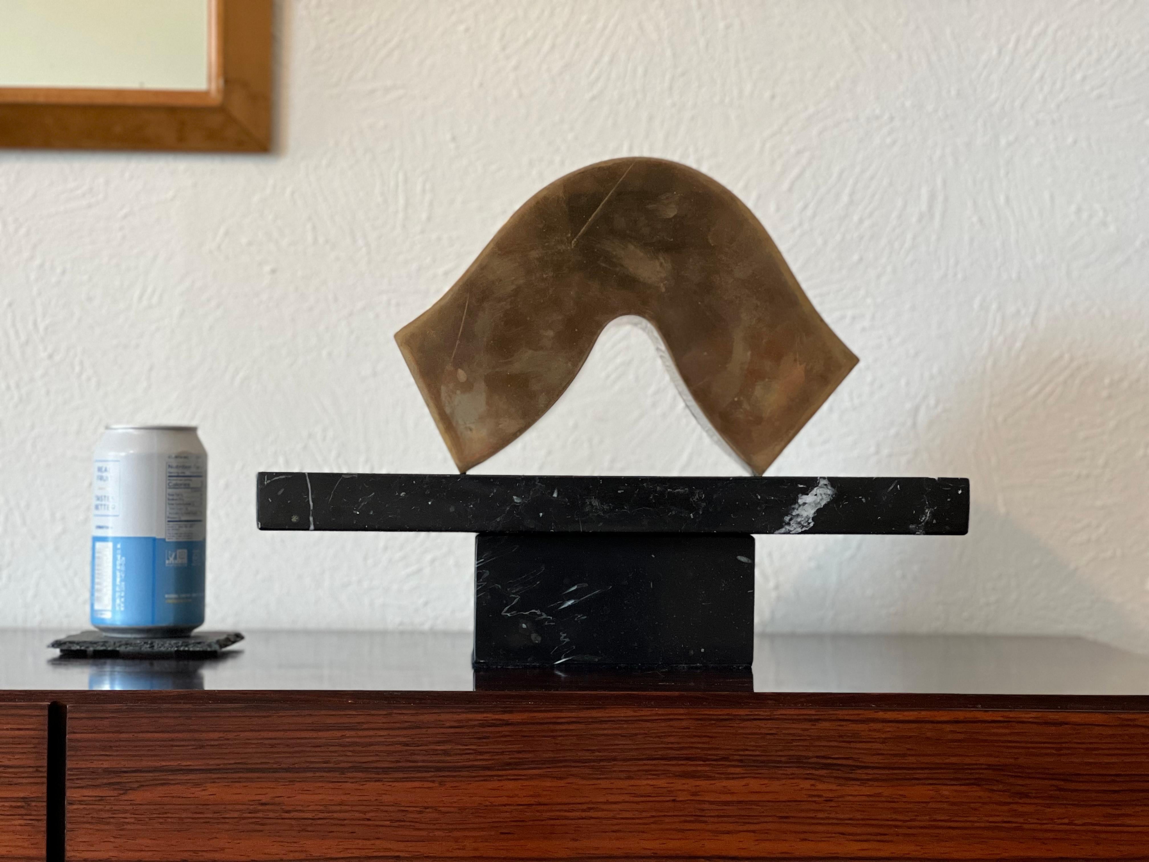 Scultura in bronzo e marmo di Neil Hadlock in vendita 7