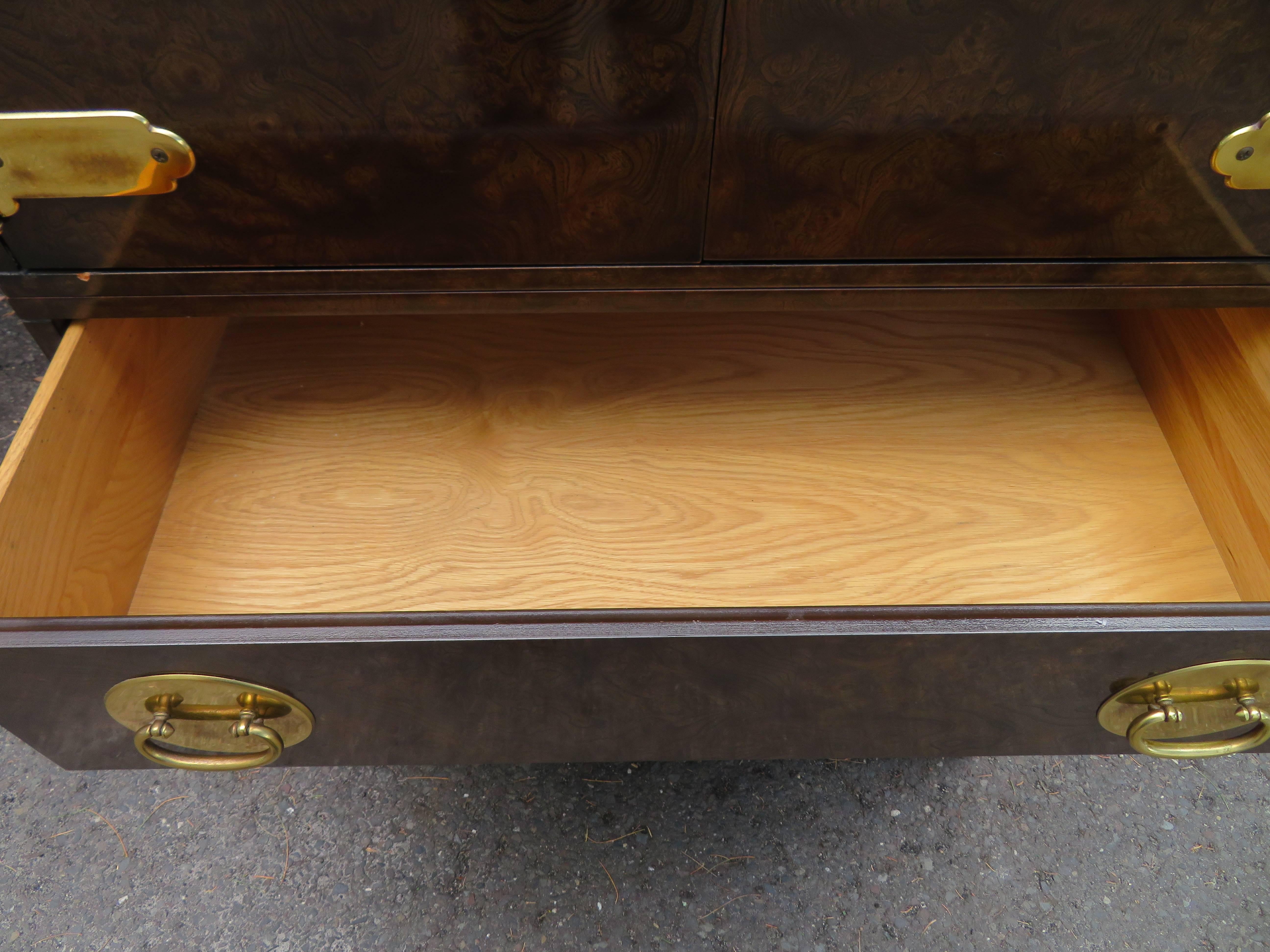 Amazing Burled Amboyna Brass Mastercraft Two-Piece Tall Dresser Chinoiserie For Sale 4