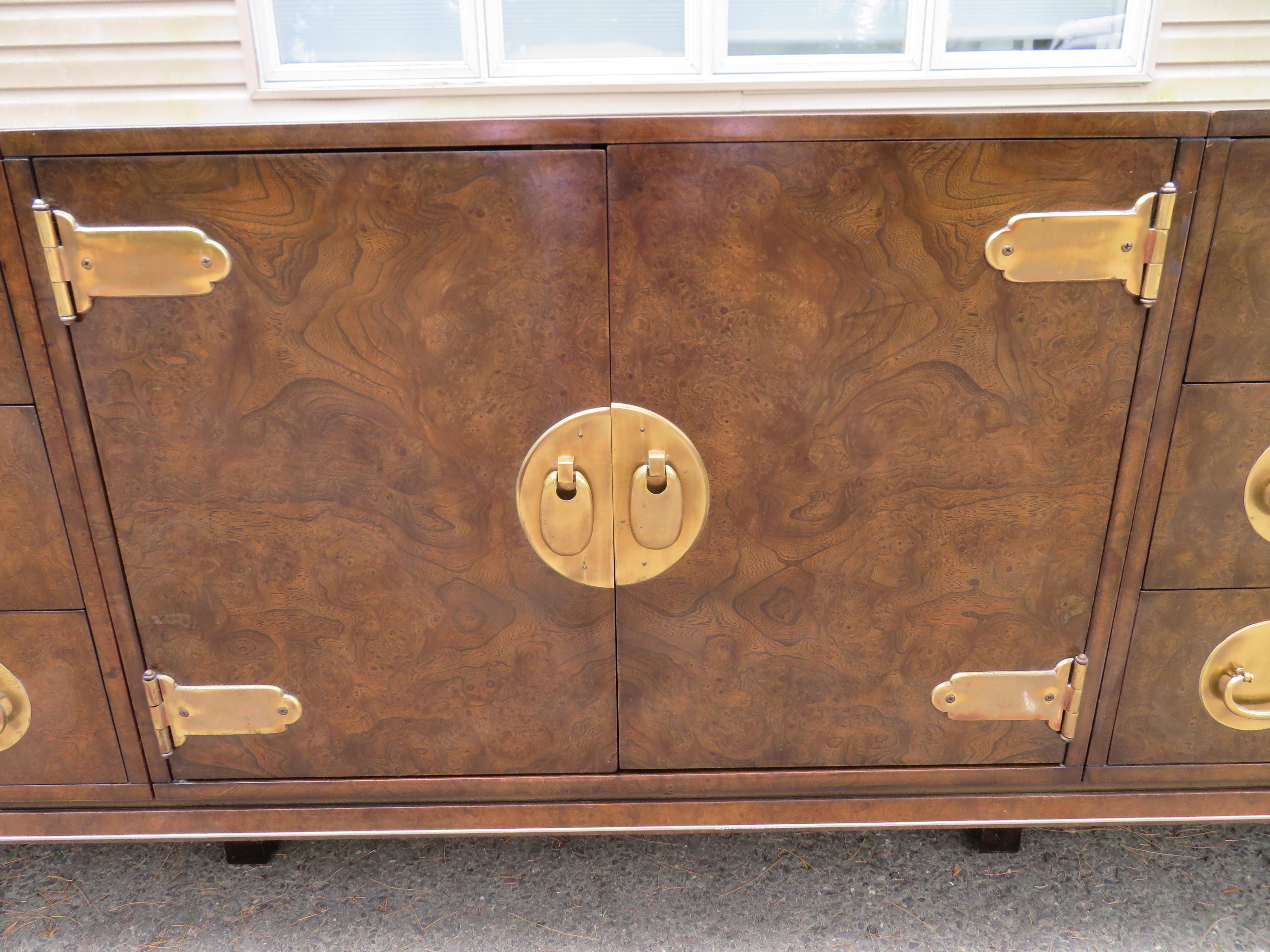 Amazing Burled Amboyna Brass Three-Piece Mastercraft Credenza Buffet Chinoiserie In Good Condition For Sale In Pemberton, NJ