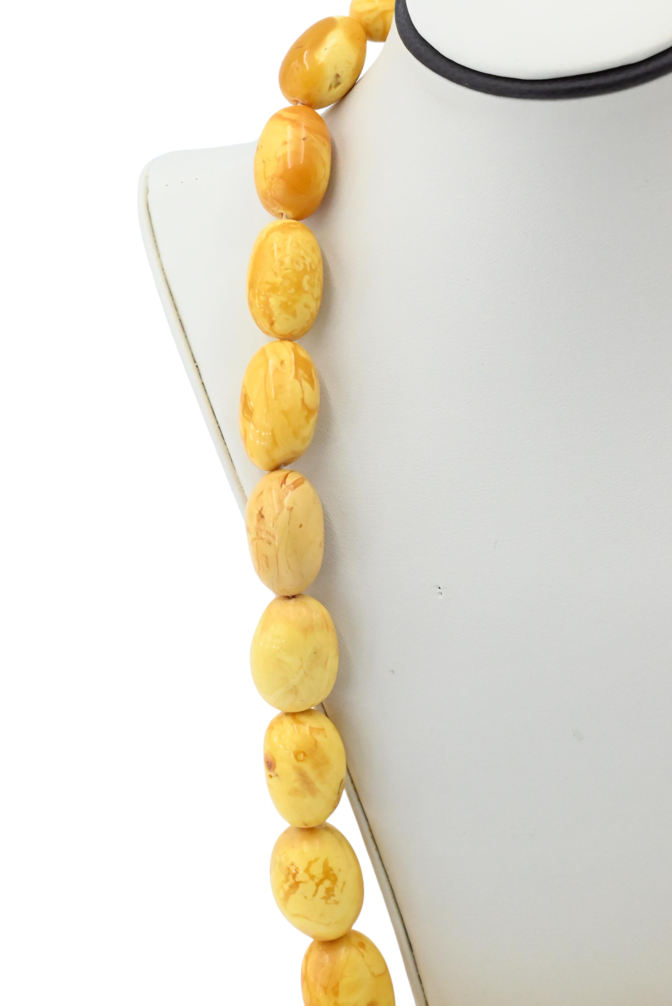 Amazing Butterscotch Amber Necklace 113 Grams In Good Condition In Media, PA