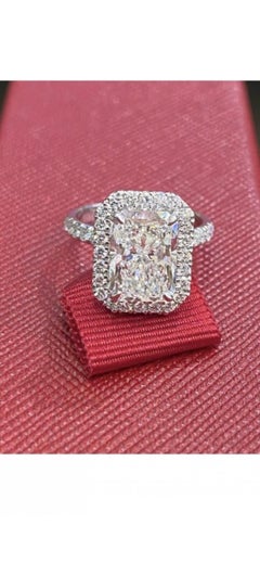 Amazing Certified GIA Ct 2, 00 of Radiant Diamonds on Ring