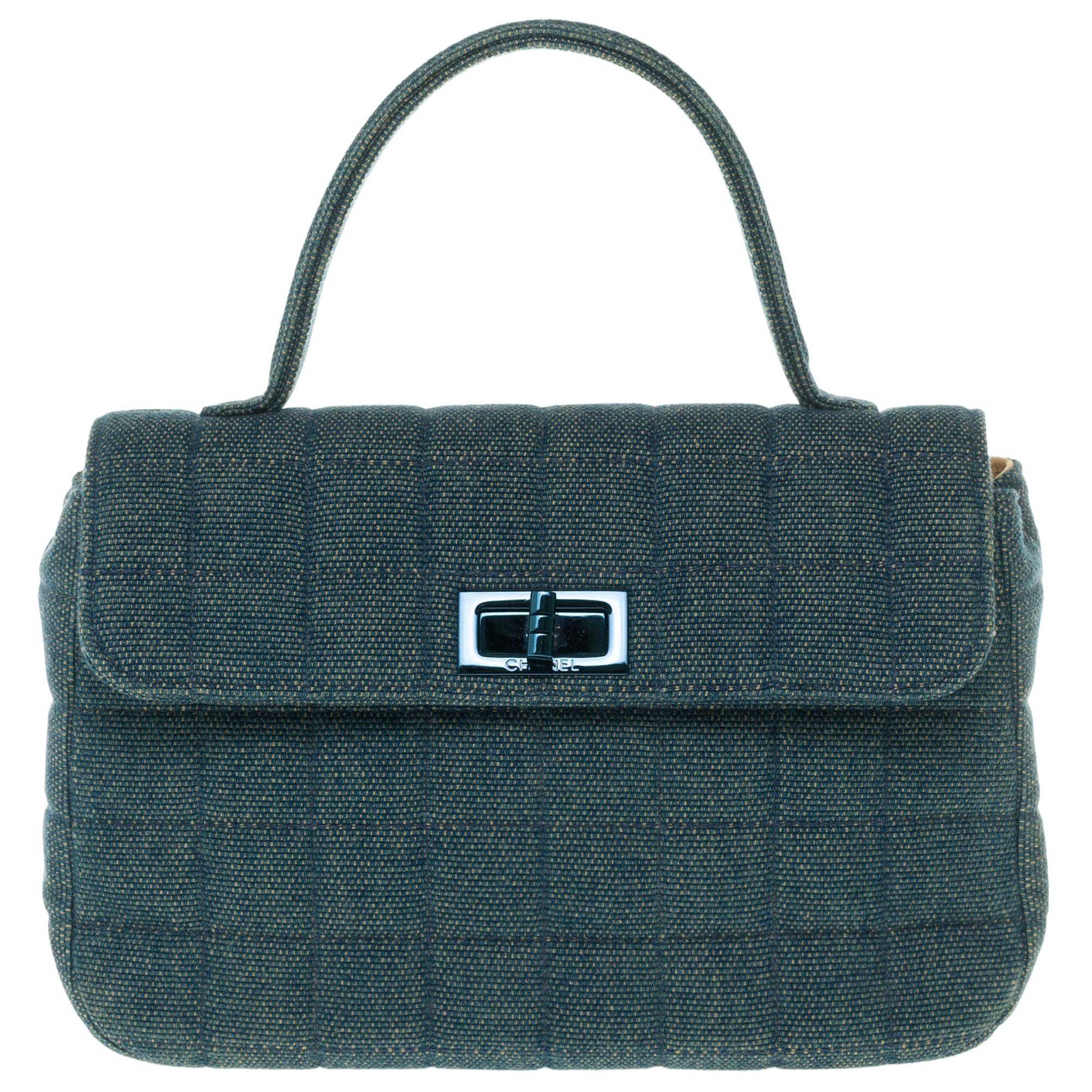 Amazing Chanel 2.55 handbag in blue denim