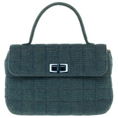 Superbe sac à main Chanel 2.55 en denim bleu
