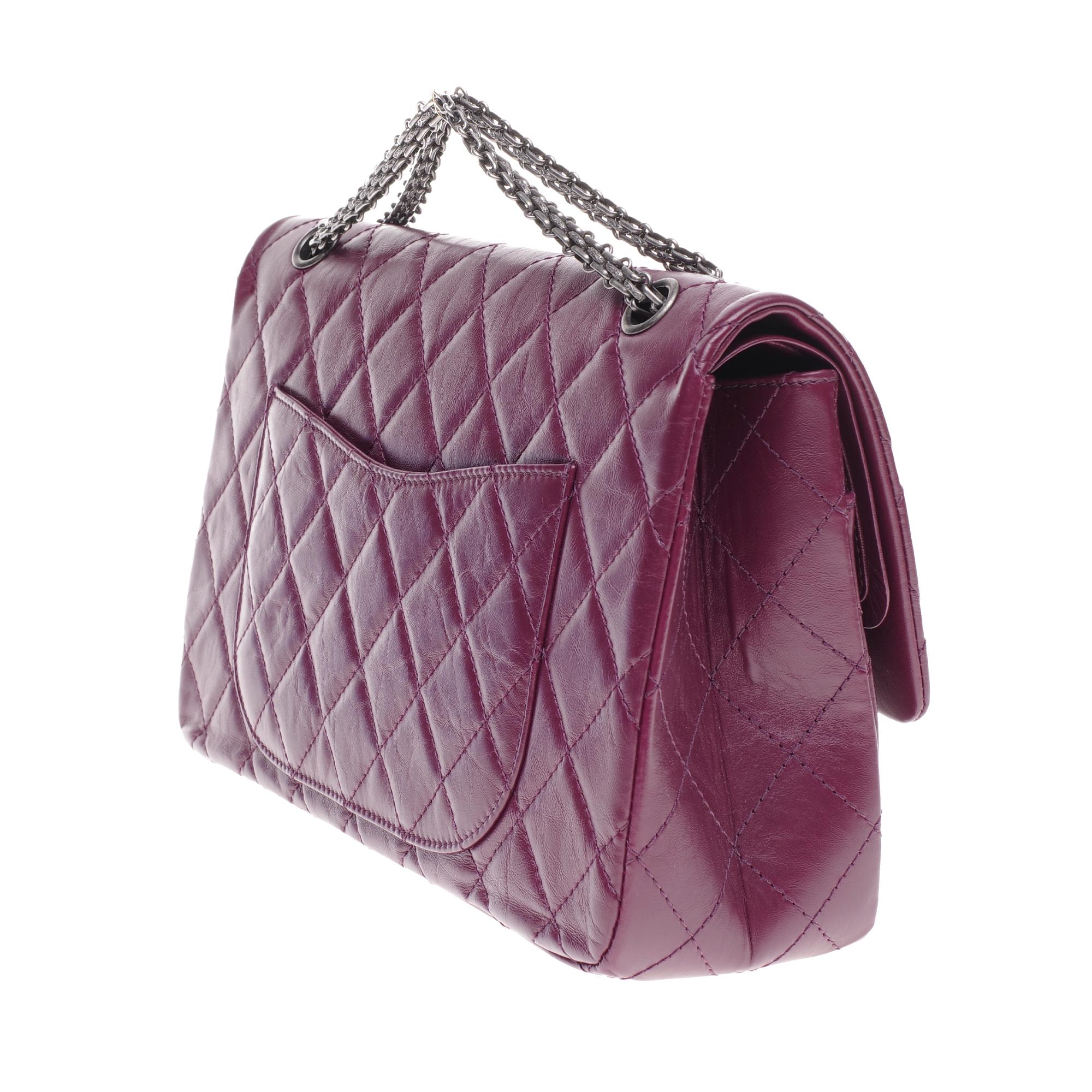 Women's Amazing Chanel 2.55 Reissue handbag in plum quilted leather