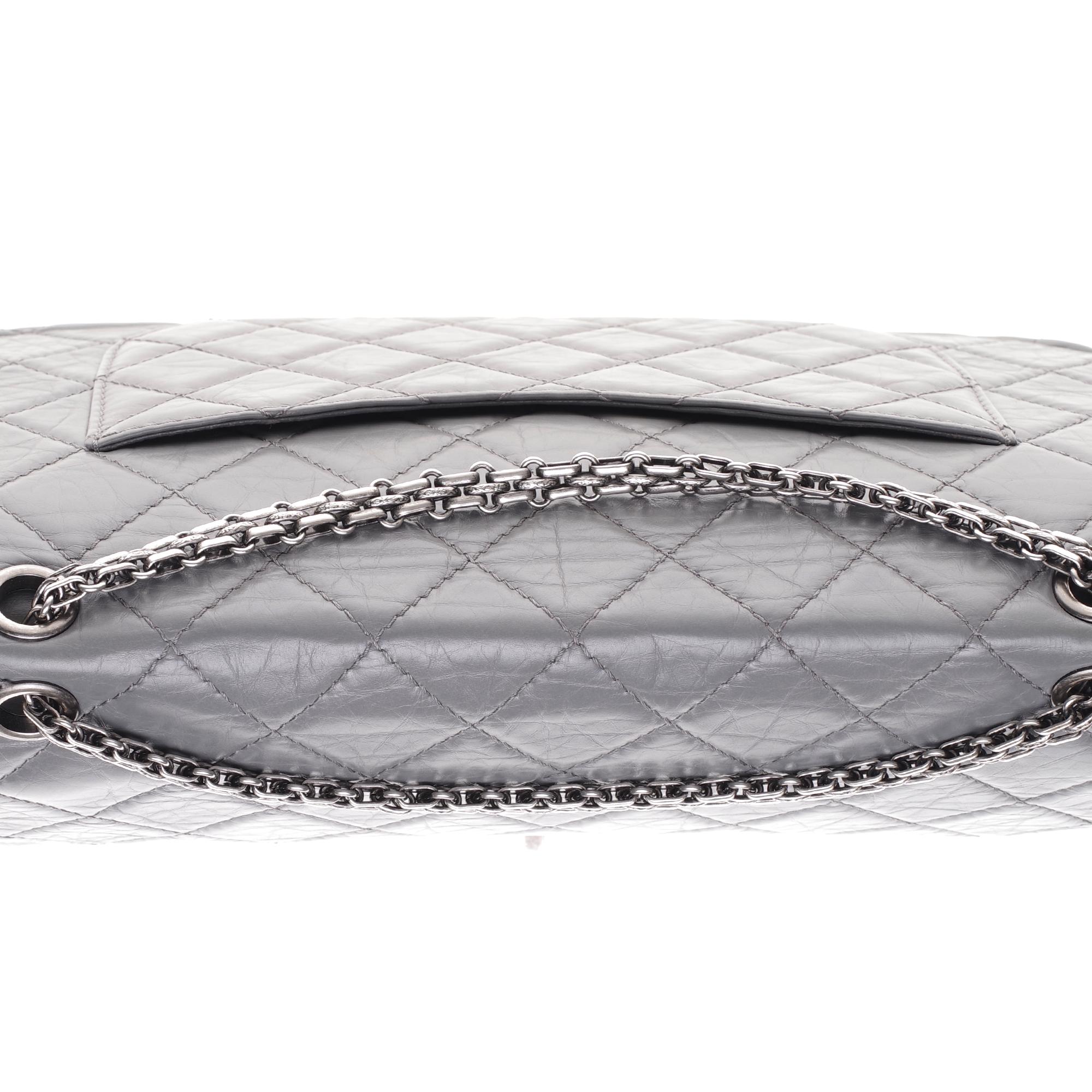 Amazing Chanel 2.55 Reissue shoulder bag in grey quilted leather 2