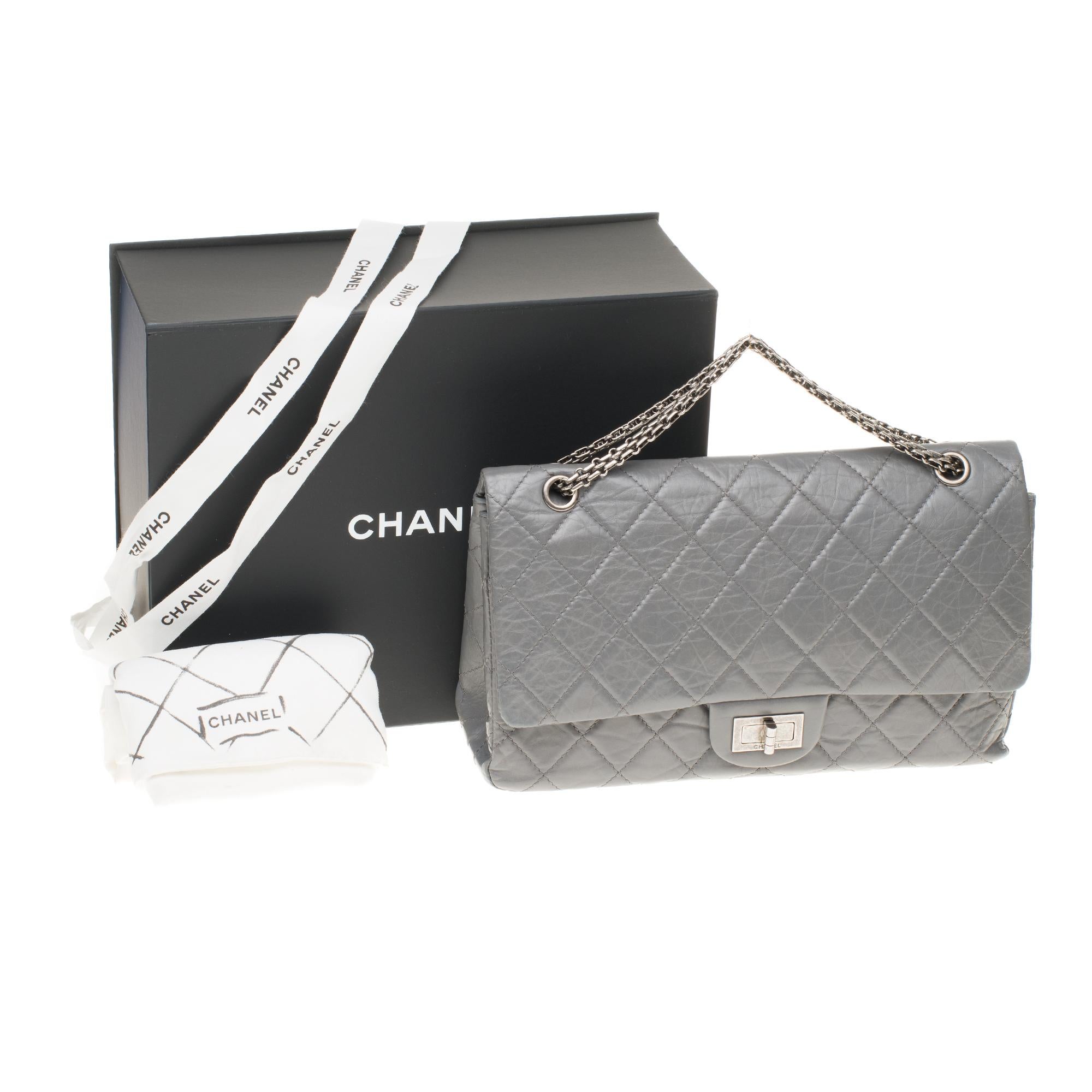 Amazing Chanel 2.55 Reissue shoulder bag in grey quilted leather 5
