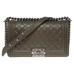 Vintage Amazing Chanel Boy Old medium shoulder bag in Khaki quilted leather, SHW