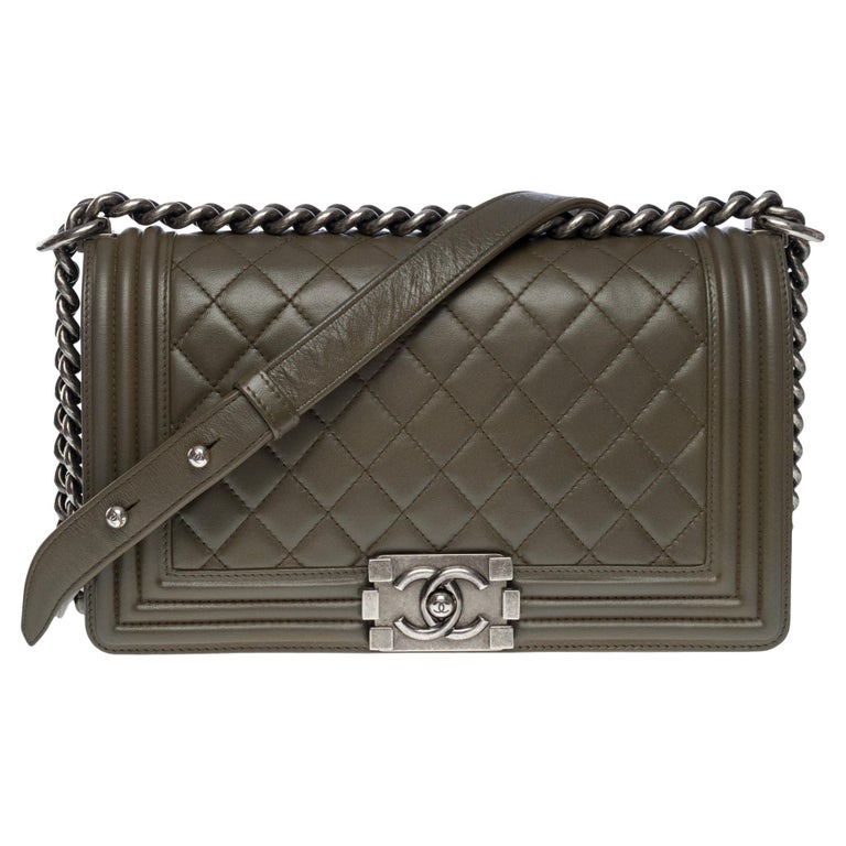 Amazing Chanel Boy Old medium shoulder bag in Khaki quilted leather, SHW  For Sale at 1stDibs