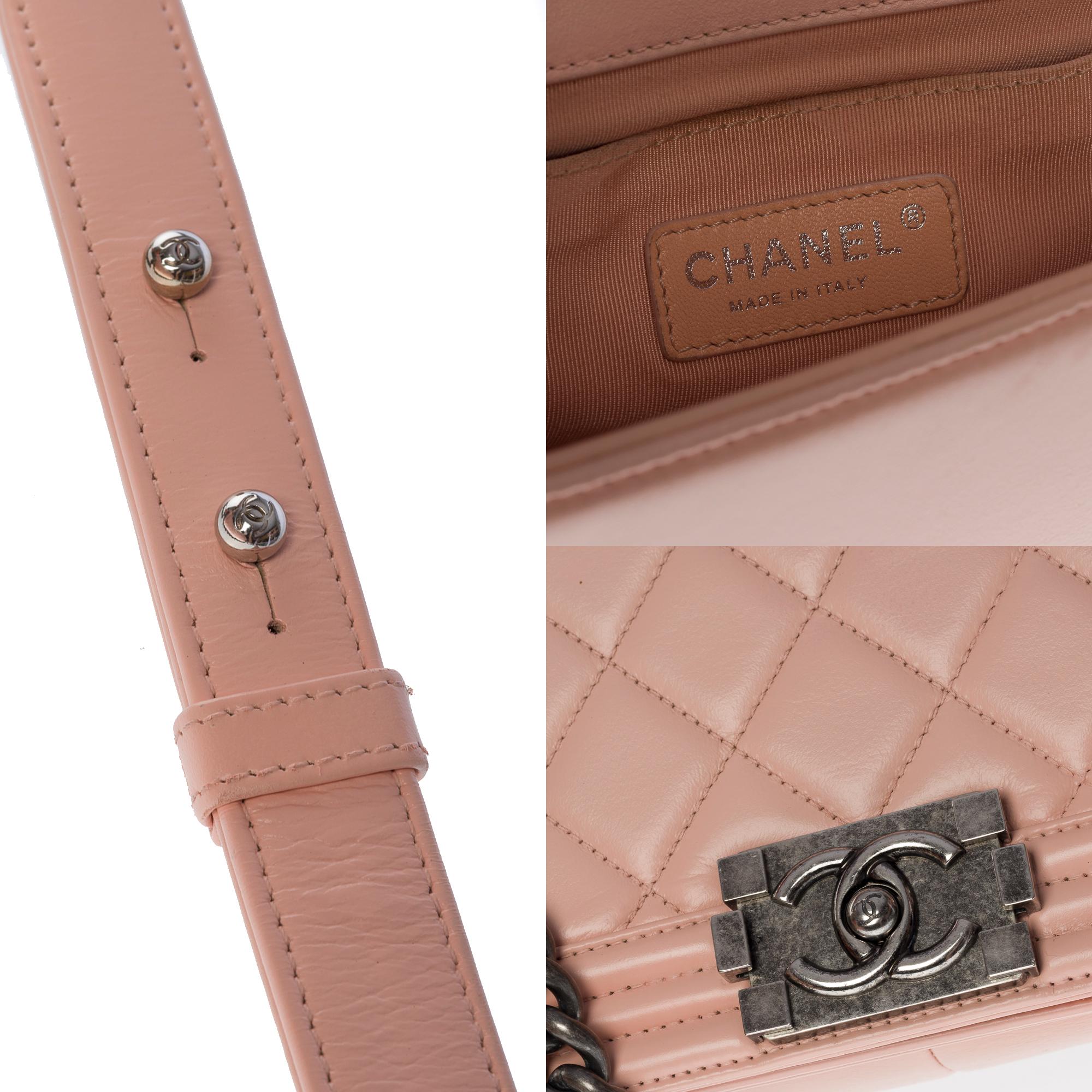 Amazing Chanel Boy Old medium shoulder bag in Pink quilted leather, SHW For Sale 1