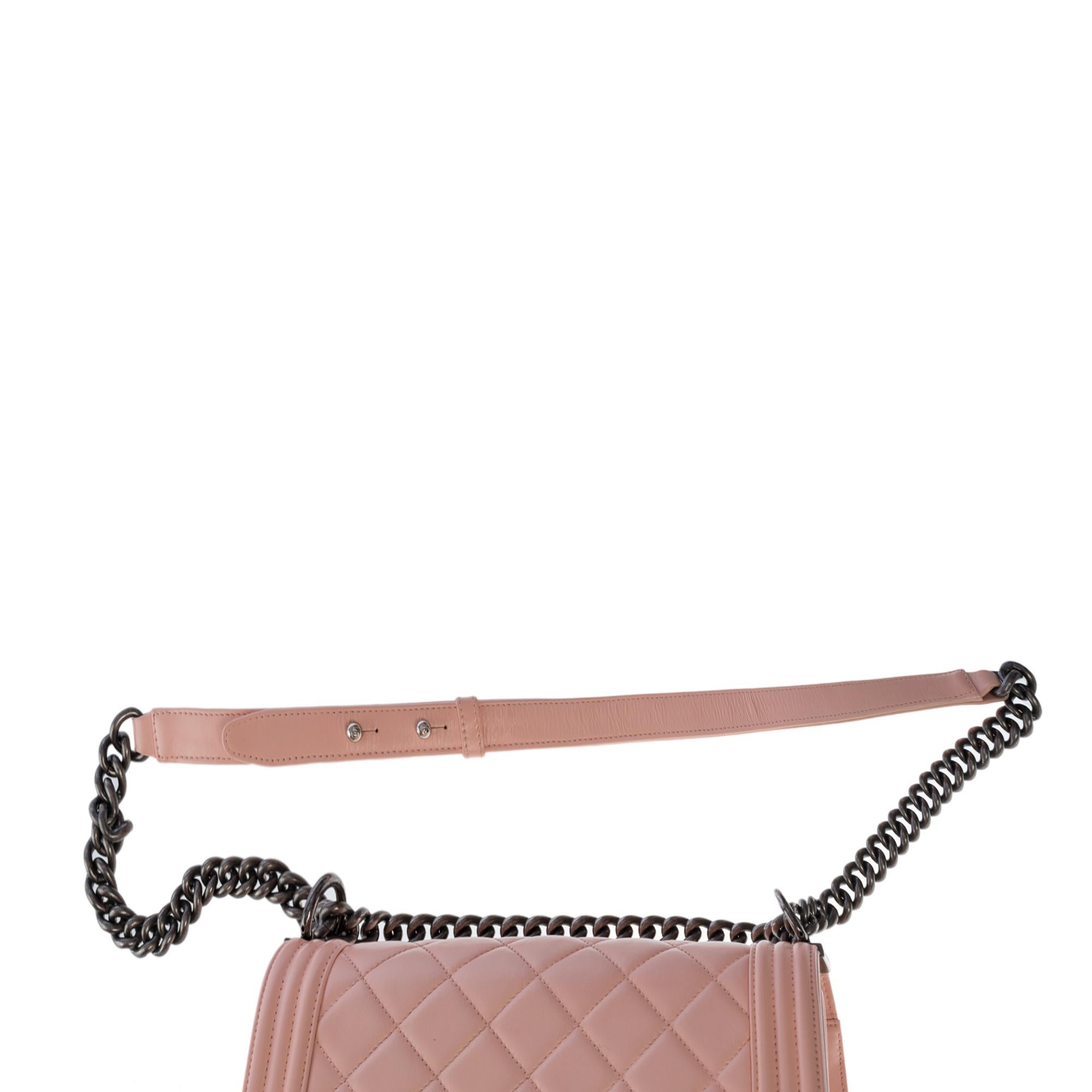 Amazing Chanel Boy Old medium shoulder bag in Pink quilted leather, SHW For Sale 4