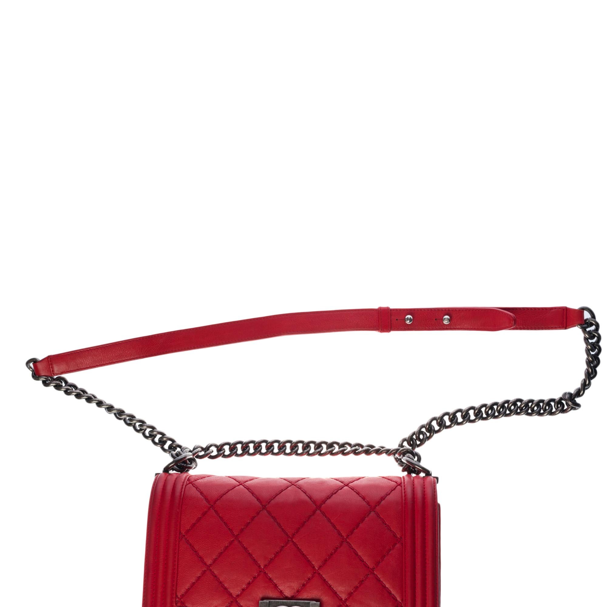 Women's Amazing Chanel Boy Old medium shoulder bag in red quilted leather, SHW