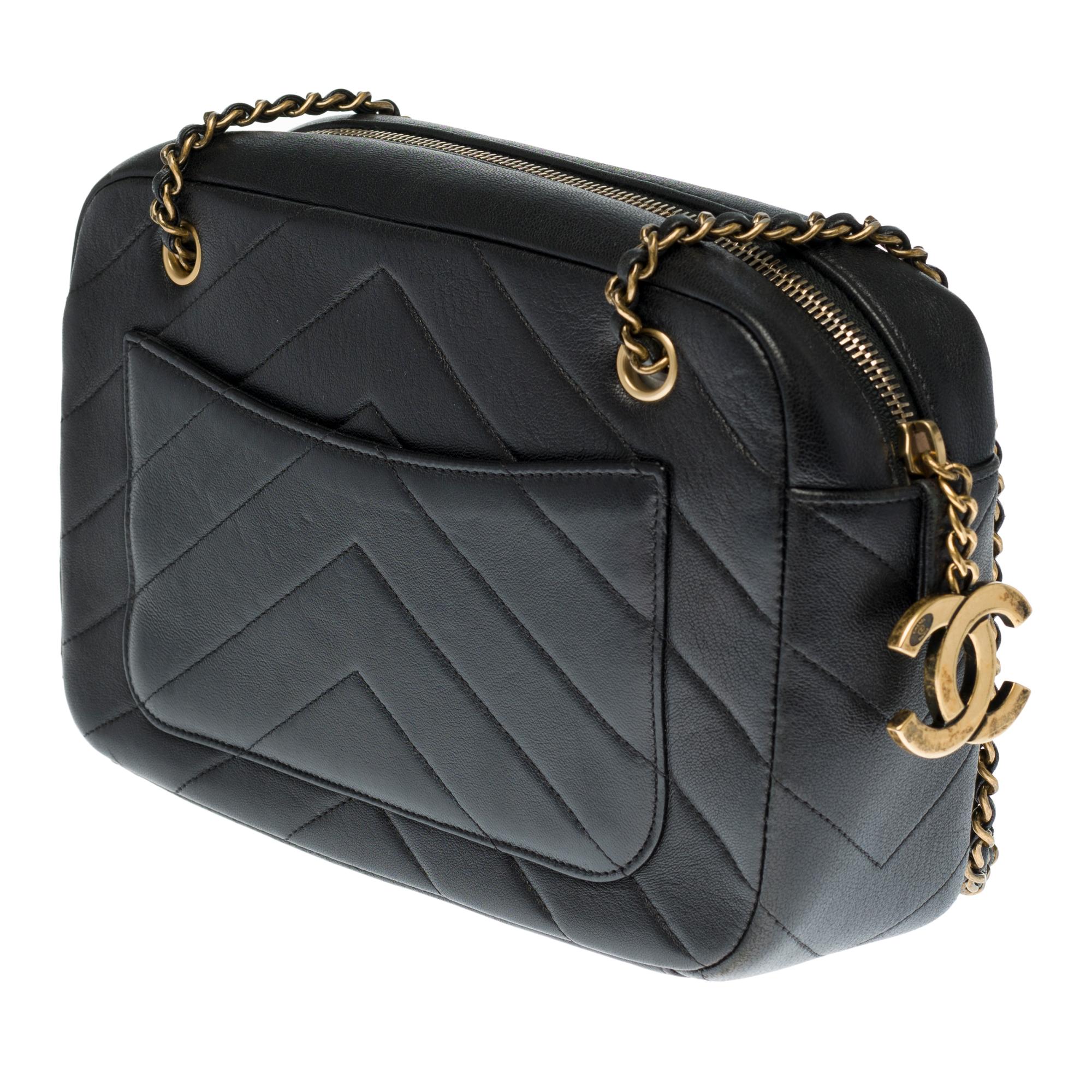 Black Amazing Chanel Camera shoulder bag in black herringbone leather, GHW