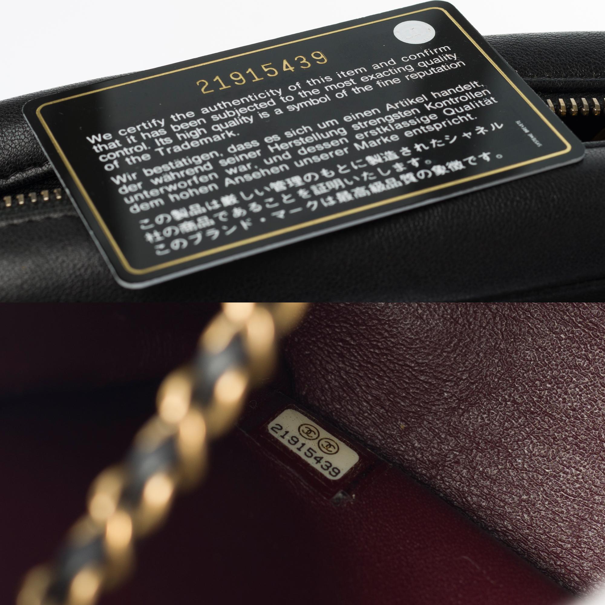 Women's Amazing Chanel Camera shoulder bag in black herringbone leather, GHW