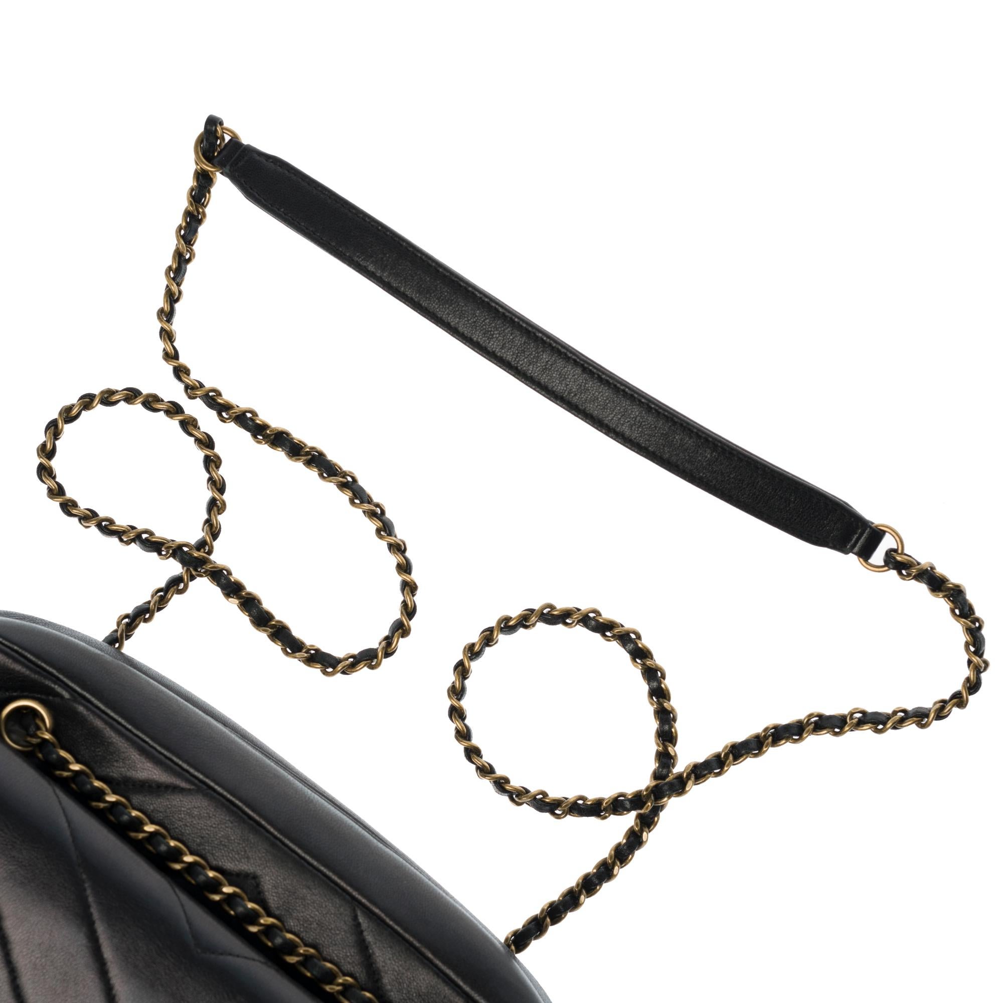Amazing Chanel Camera shoulder bag in black herringbone leather, GHW 2