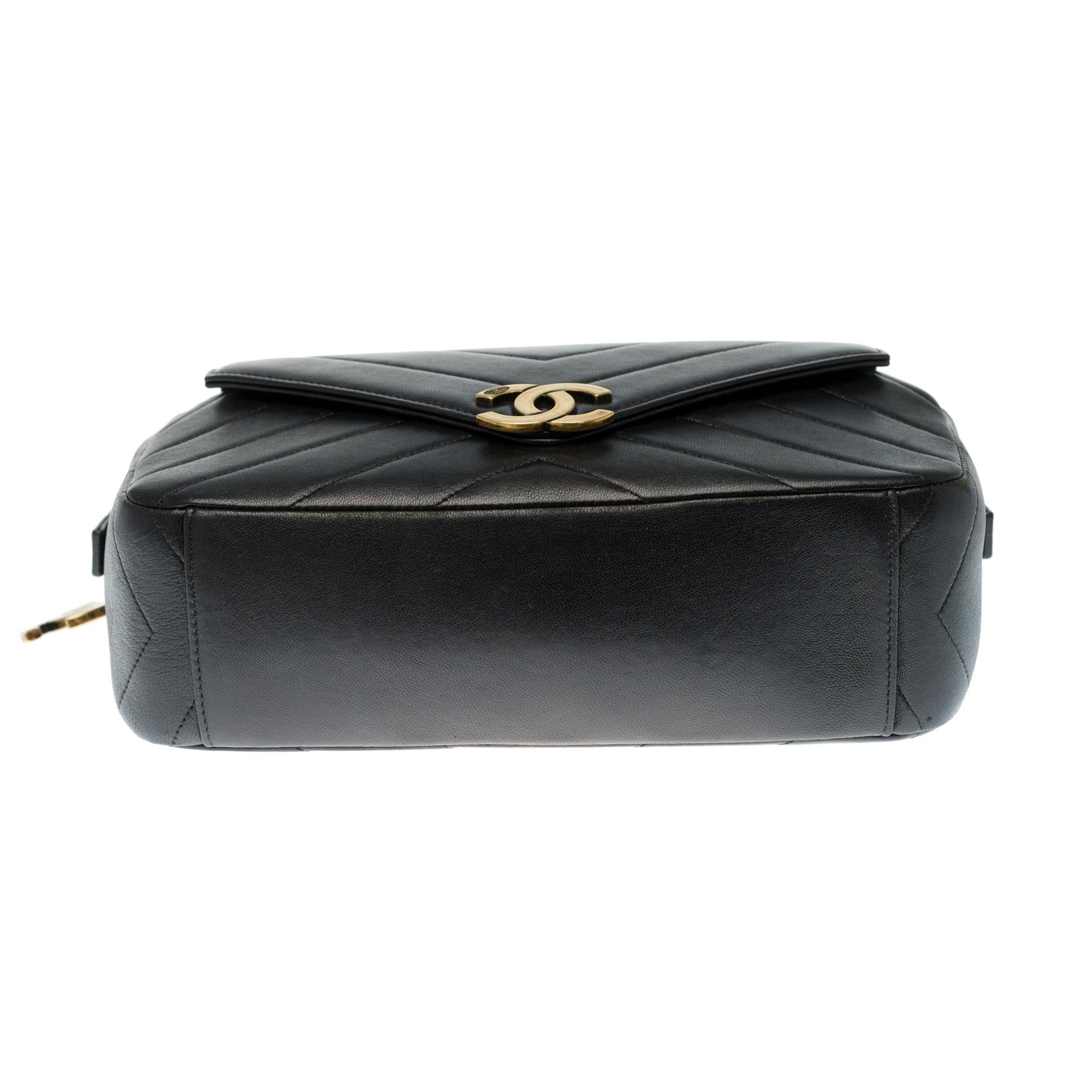 Amazing Chanel Camera shoulder bag in black herringbone leather, GHW 3