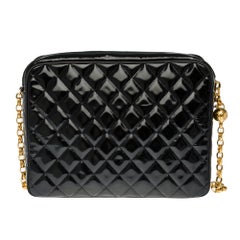 Amazing Chanel Camera shoulder bag in black quilted patent leather, GHW