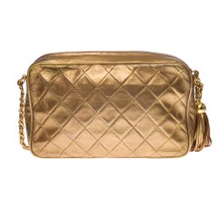 Amazing Chanel Camera shoulder bag in Golden quilted leather, GHW
