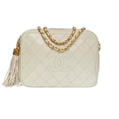 Amazing Chanel Camera shoulder bag in White quilted lambskin leather, GHW
