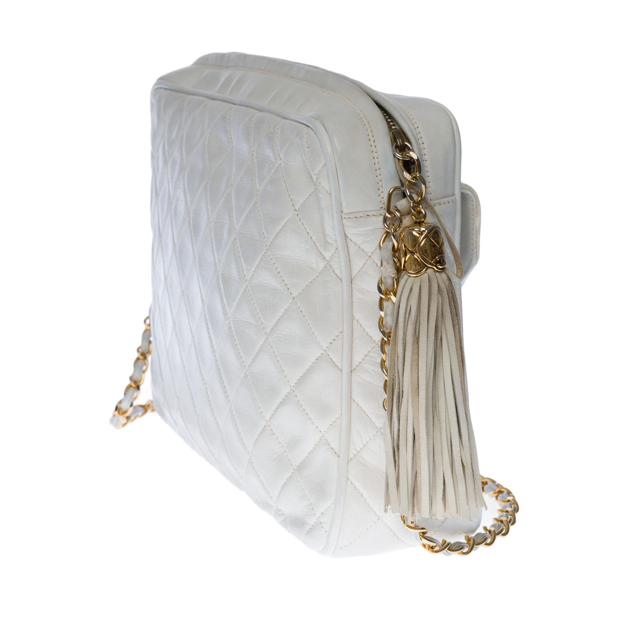 Amazing Chanel Camera shoulder bag in White quilted leather, GHW In Good Condition In Paris, IDF