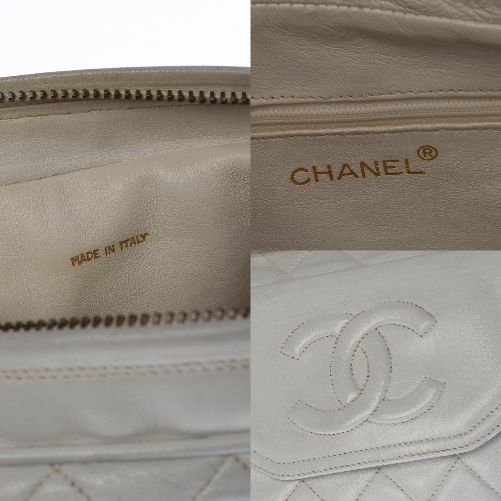 Women's Amazing Chanel Camera shoulder bag in White quilted leather, GHW