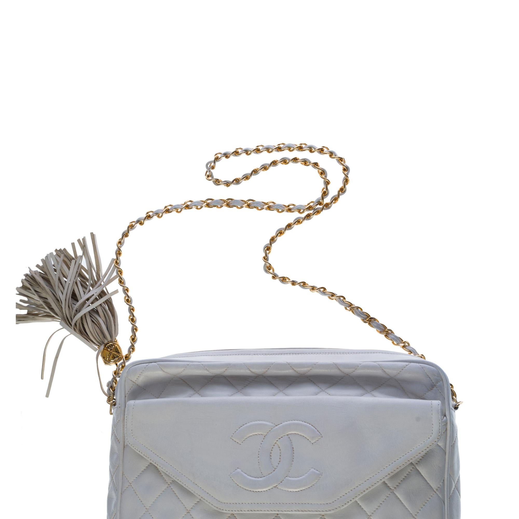 Amazing Chanel Camera shoulder bag in White quilted leather, GHW 3