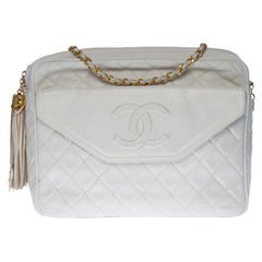 Étonnant sac à bandoulière Chanel Camera en cuir matelassé blanc:: GHW