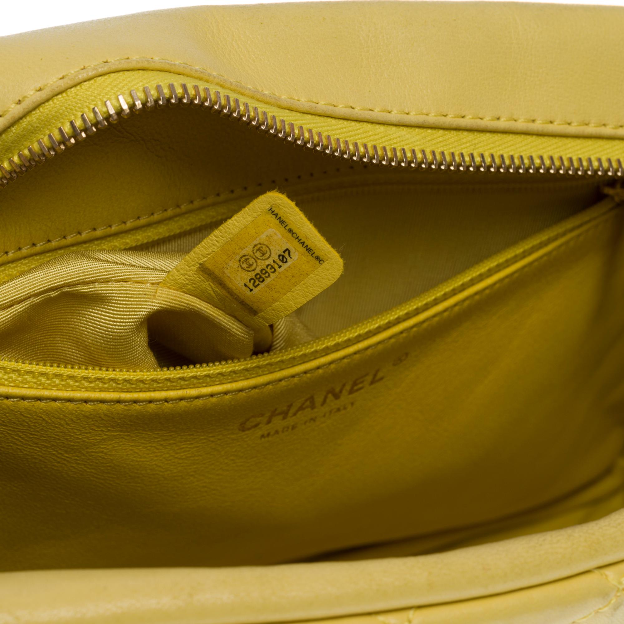 Amazing Chanel Camera shoulder bag in Yellow lime quilted leather, GHW In Good Condition In Paris, IDF