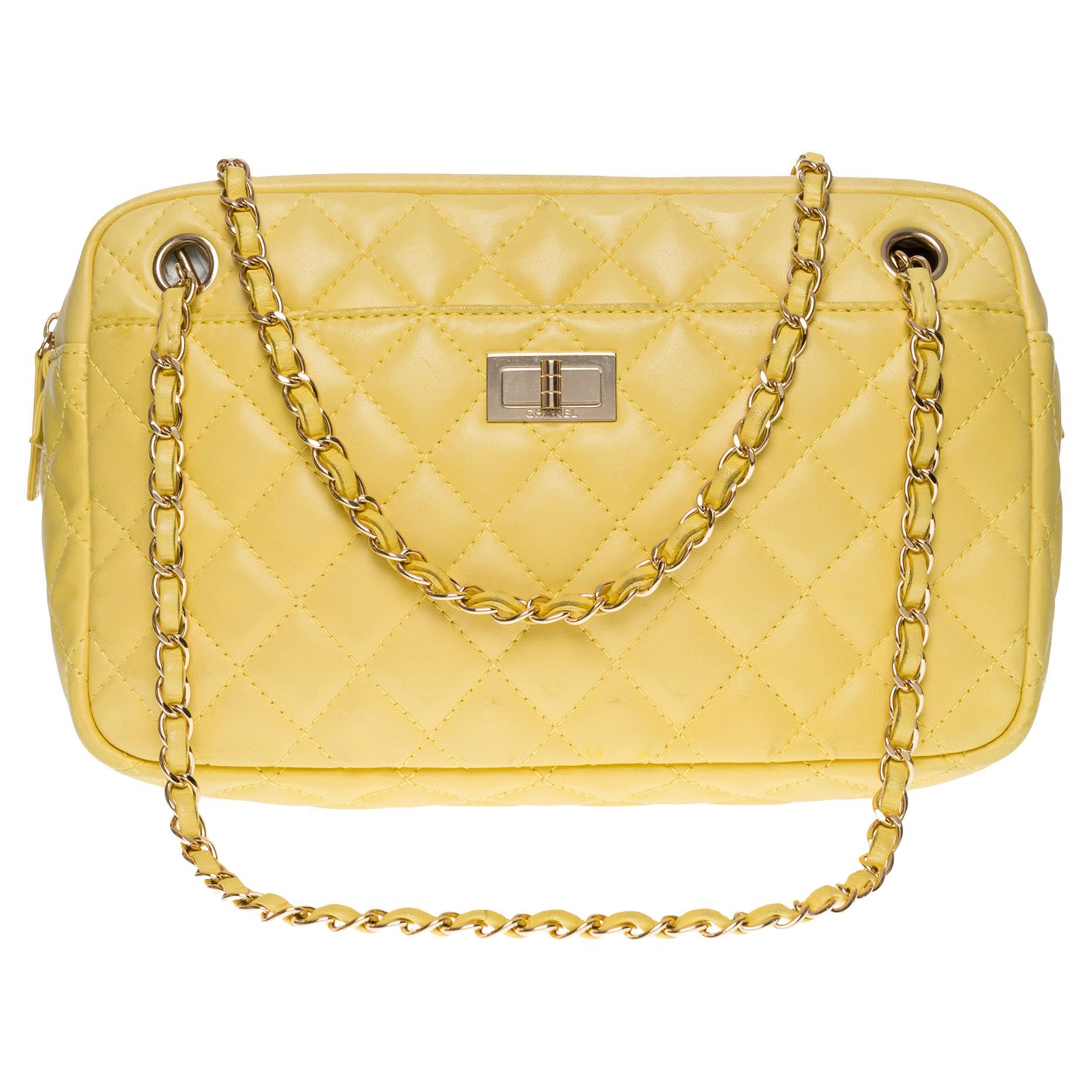 Amazing Chanel Camera shoulder bag in Yellow lime quilted leather, GHW