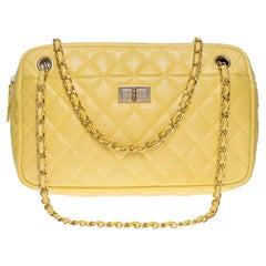 Amazing Chanel Camera shoulder bag in Yellow lime quilted leather, GHW