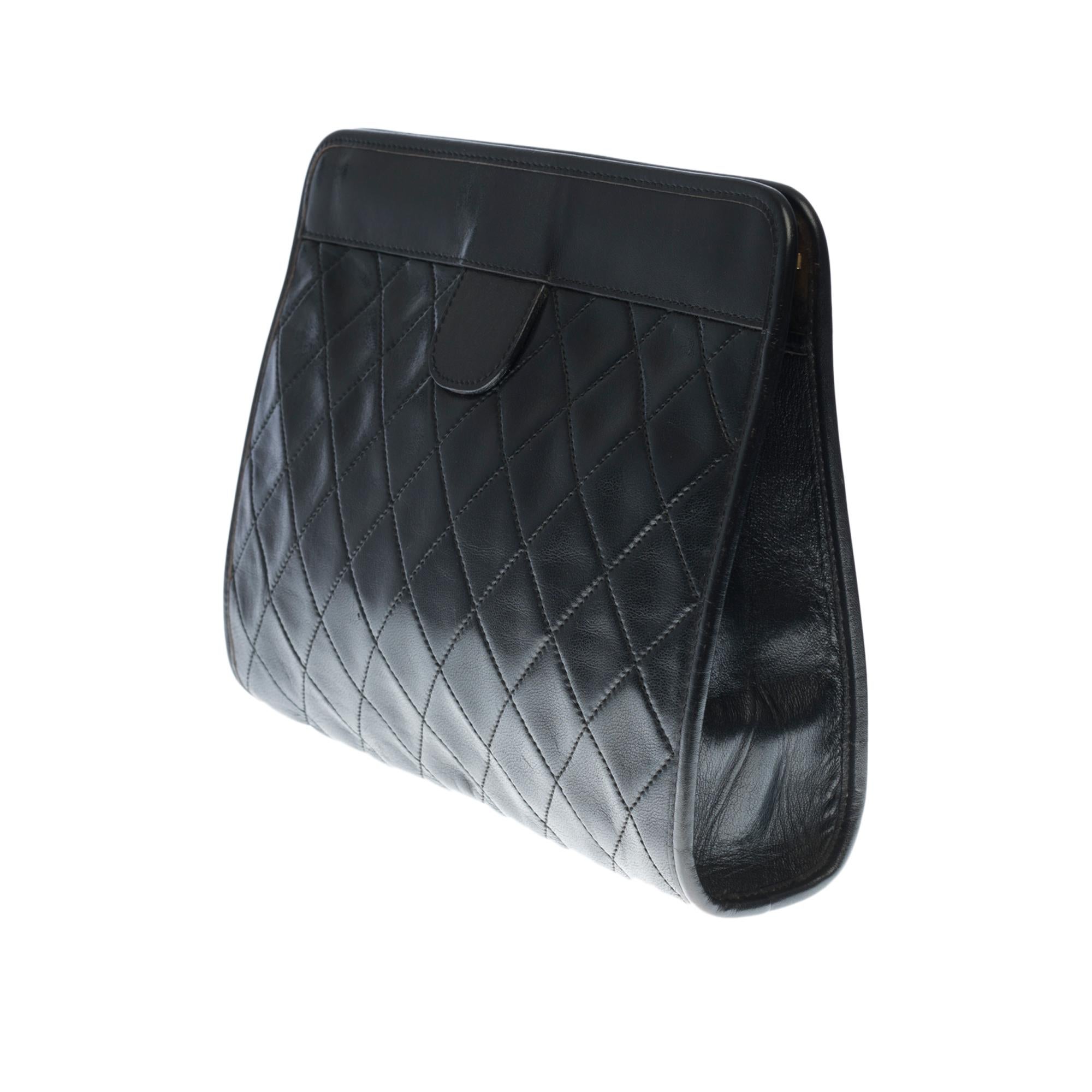 Amazing Chanel Classic Clutch in black quilted lambskin  In Good Condition In Paris, IDF
