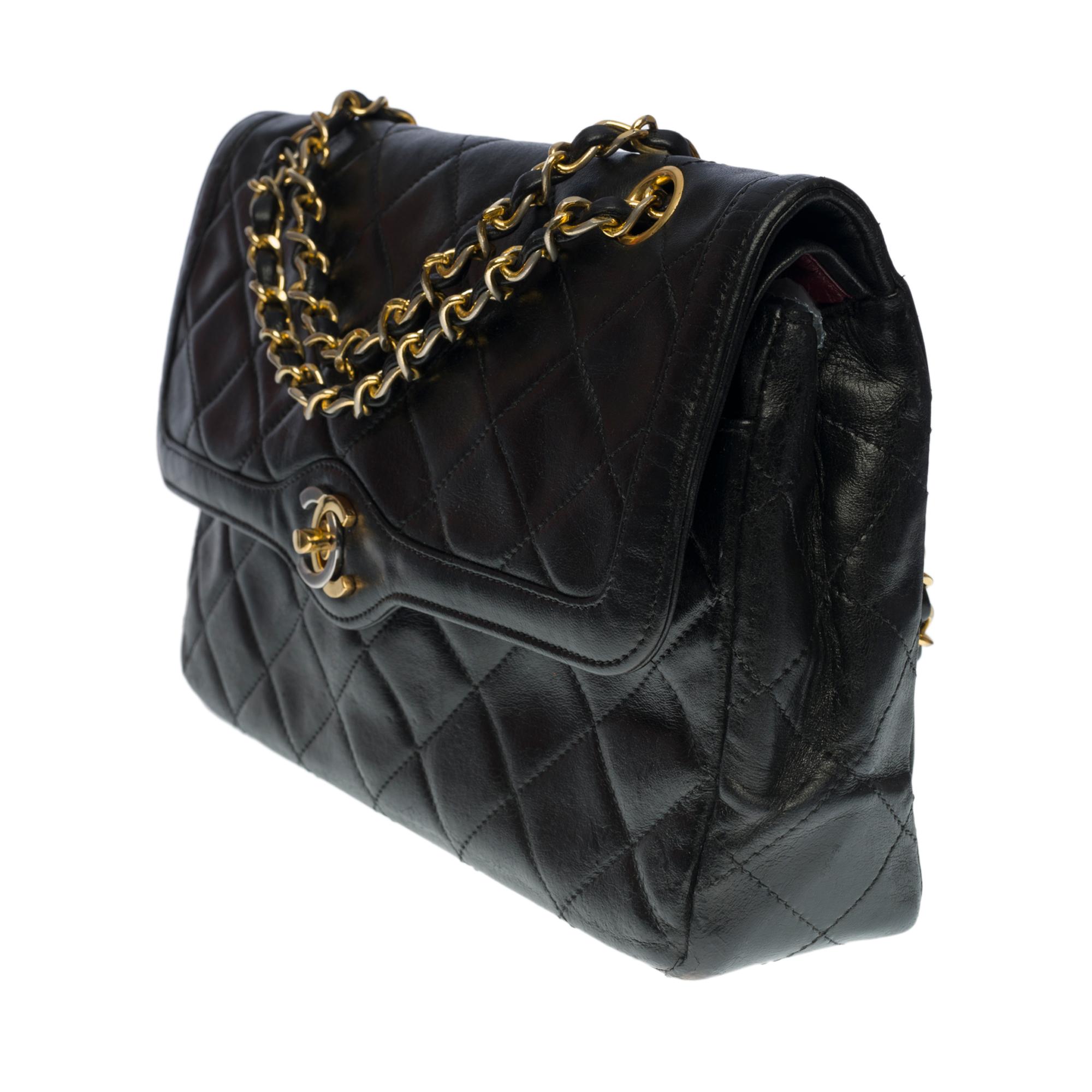 Noir Superbe sac à bandoulière Chanel Classic à double rabat en cuir d'agneau matelassé noir, GHW en vente
