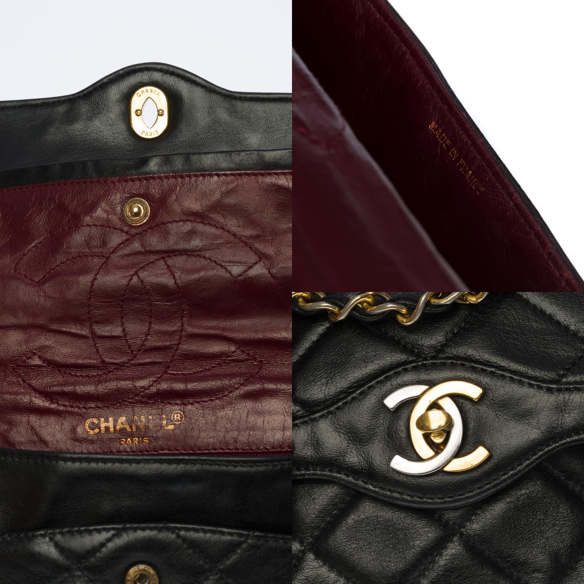 Women's Amazing Chanel Classic Double flap shoulder bag in black quilted lambskin, GHW