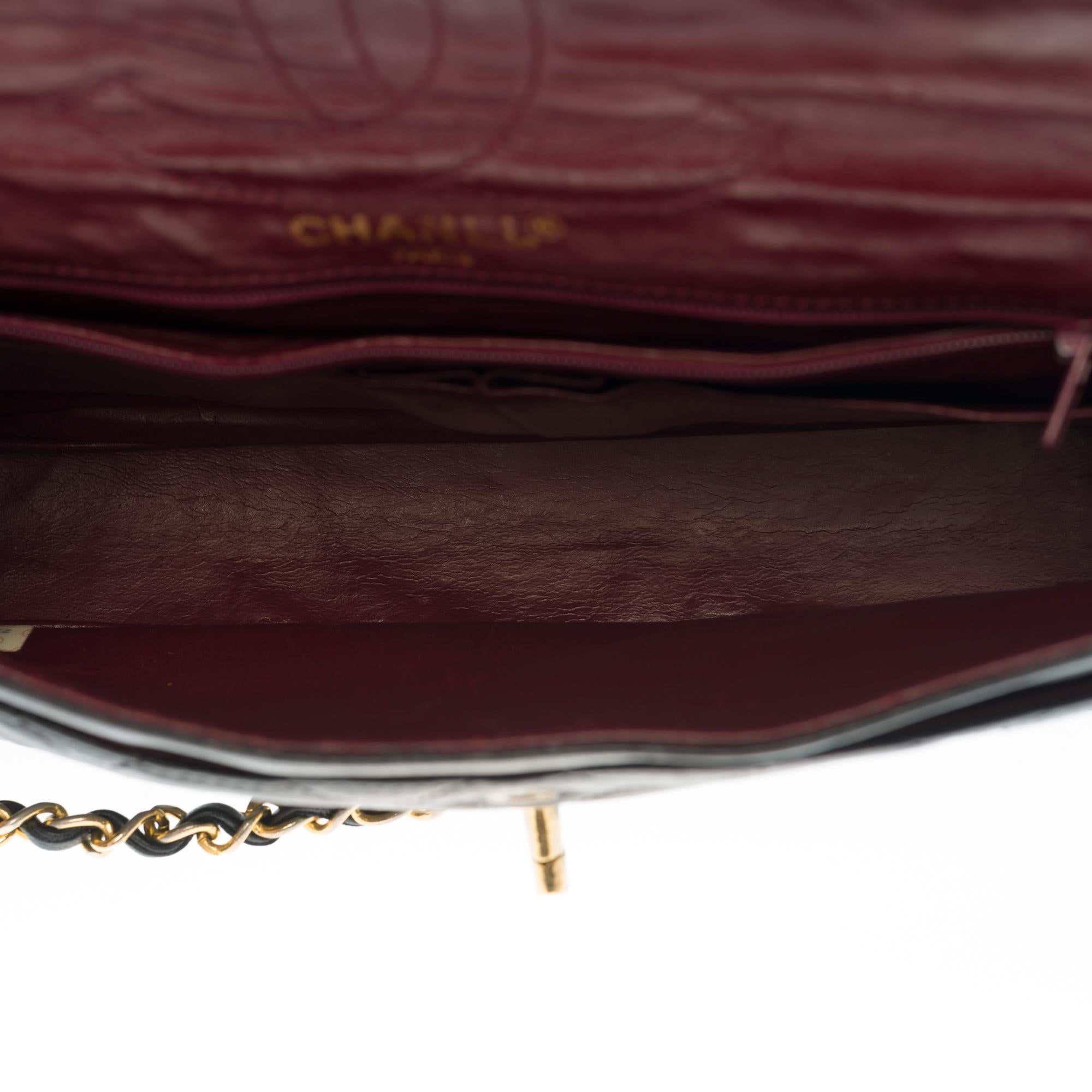Superbe sac à bandoulière Chanel Classic à double rabat en cuir d'agneau matelassé noir, GHW en vente 2