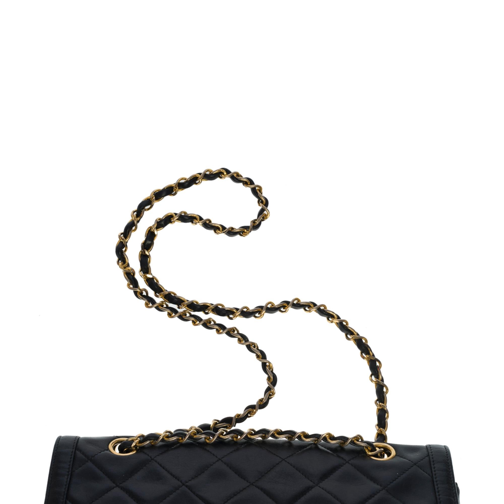 Superbe sac à bandoulière Chanel Classic à double rabat en cuir d'agneau matelassé noir, GHW en vente 3