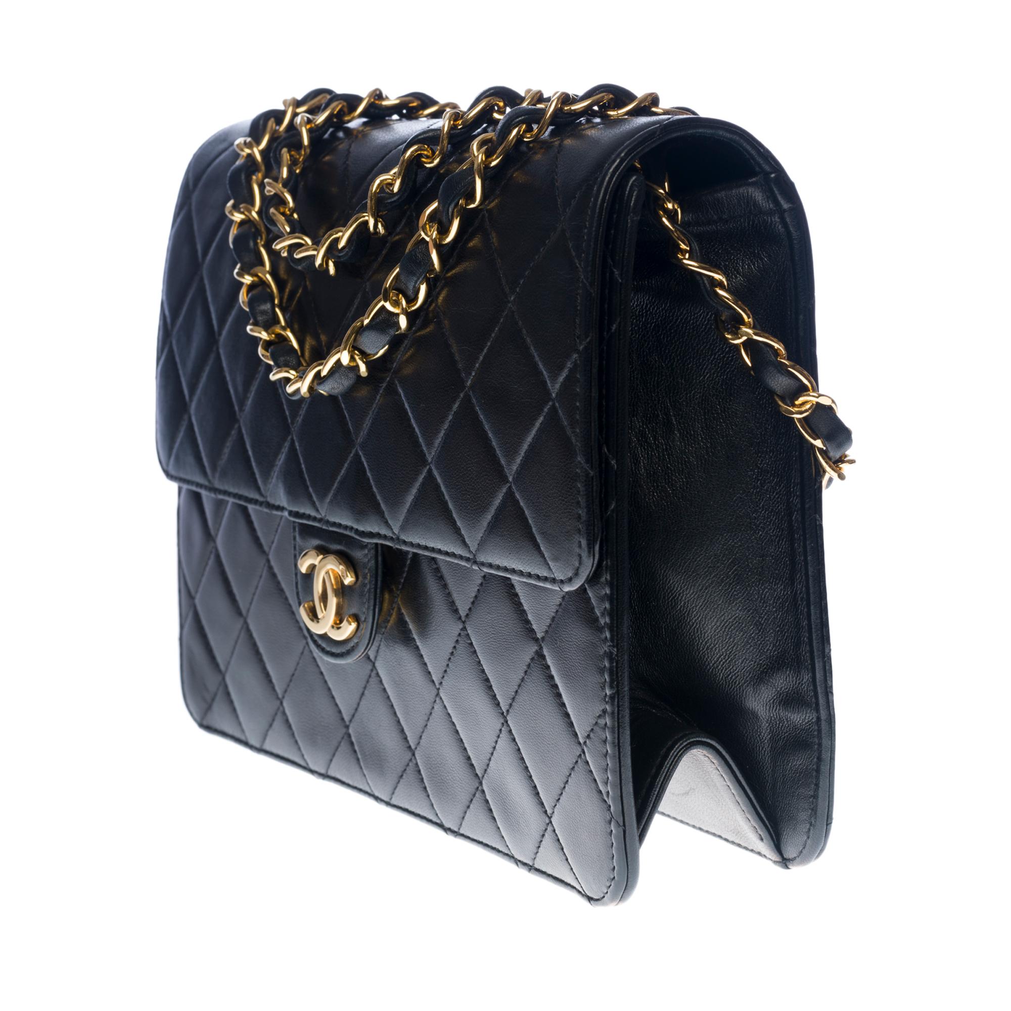 Amazing Chanel Classic Flap shoulder bag in black quilted lambskin, GHW In Good Condition In Paris, IDF