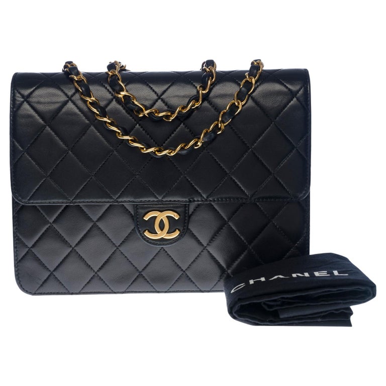 Amazing Chanel Classic Flap shoulder bag in black quilted lambskin, GHW at  1stDibs