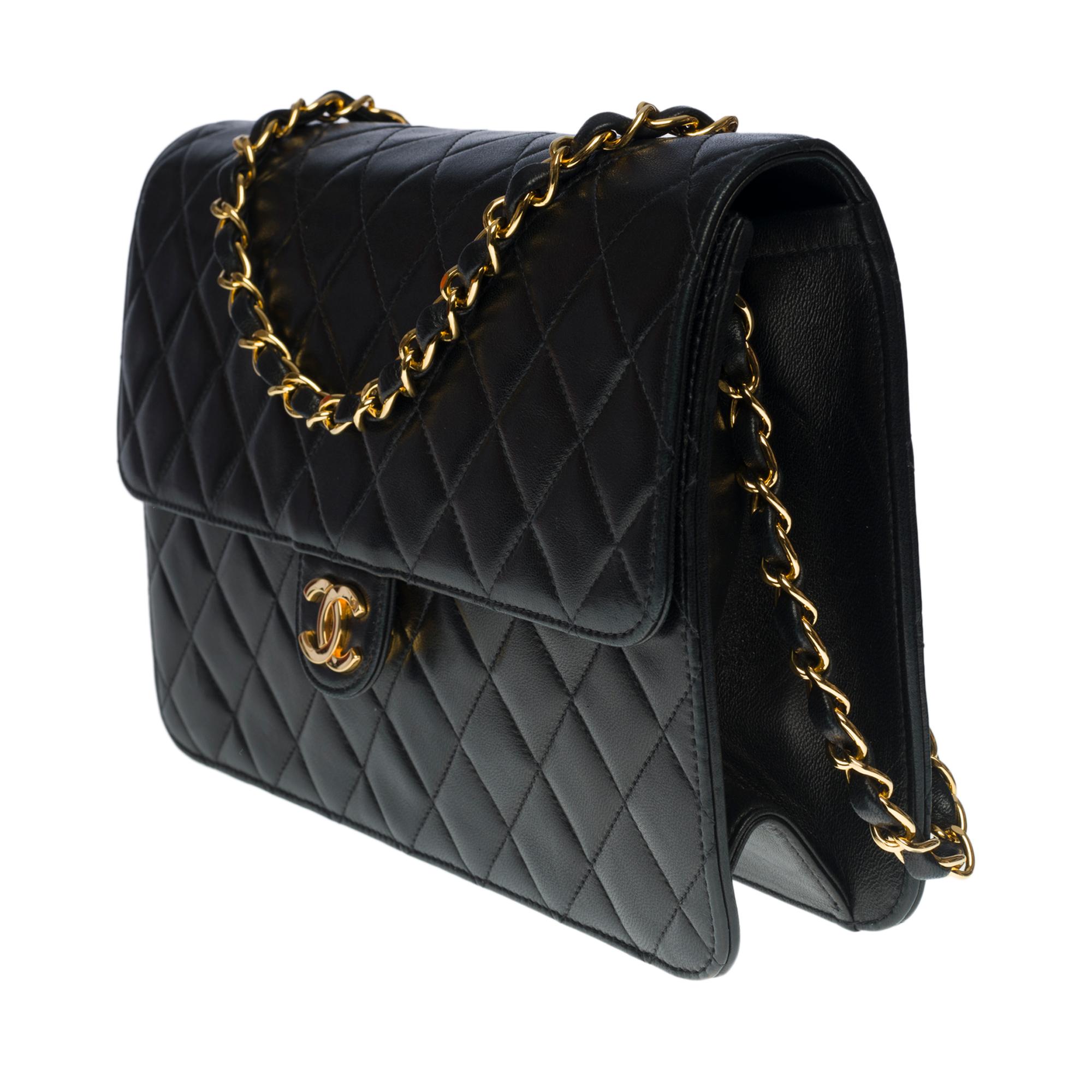 Amazing Chanel Classic shoulder flap bag in black quilted lambskin, GHW In Good Condition In Paris, IDF