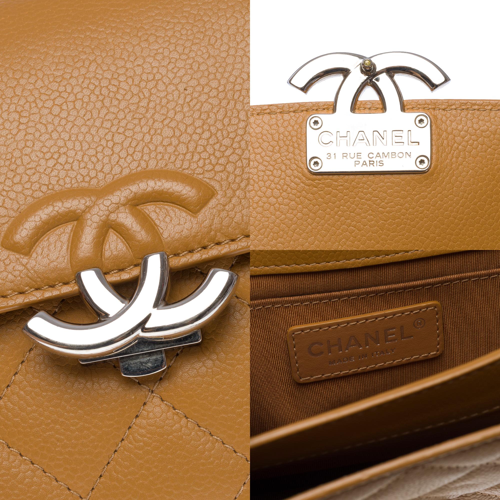 Amazing Chanel Classic Schulterklappe Tasche in Gold gesteppt Kaviar Leder , SHW im Angebot 1