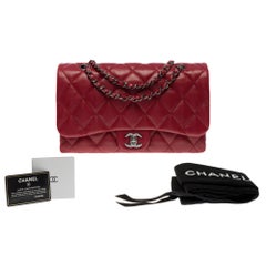 Chanel  Classic shoulder Flap bag in Garnet Red quilted lambskin leather, SHW