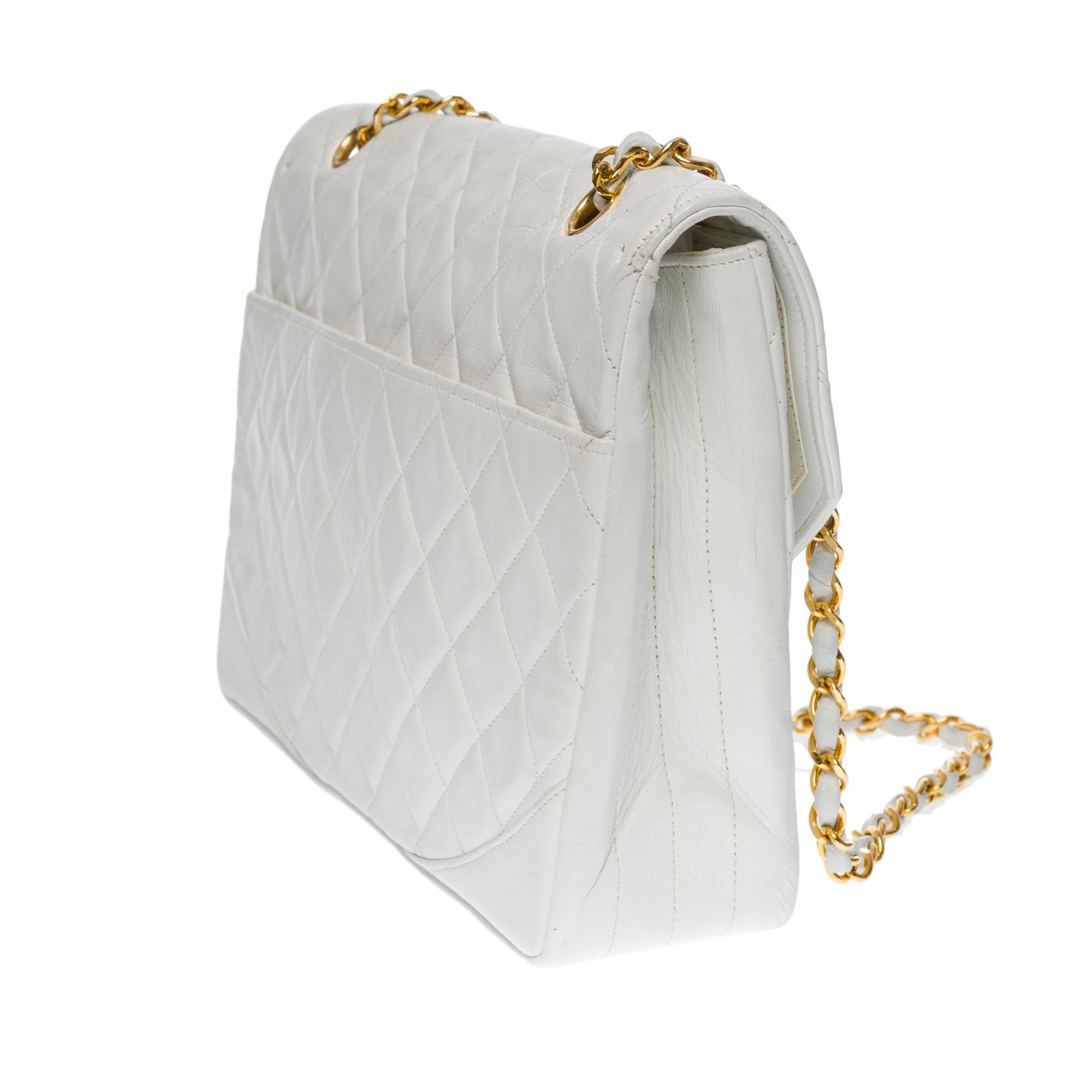 Amazing Chanel Classic single Flap shoulder bag in white quilted lambskin, GHW In Good Condition In Paris, IDF