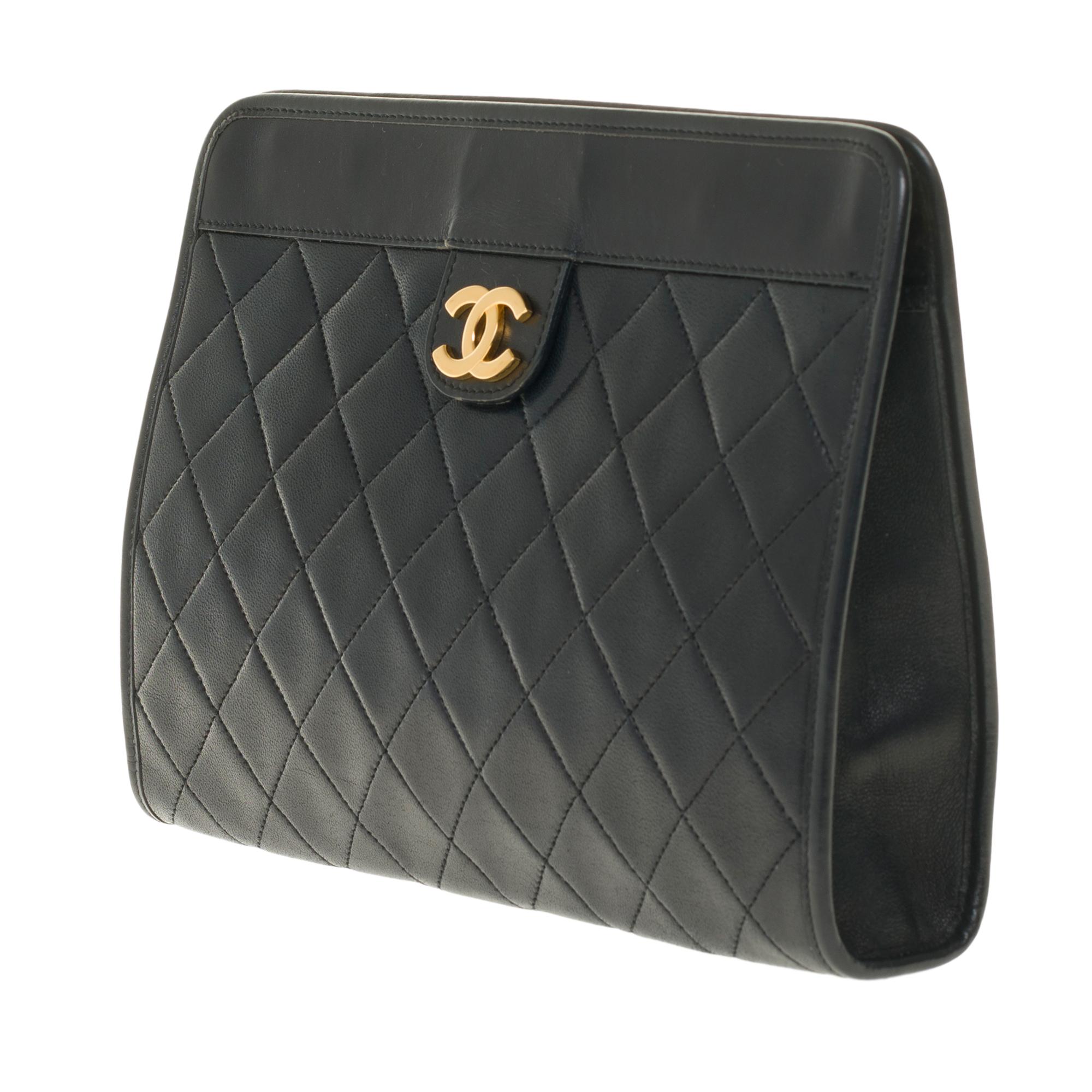 Amazing Chanel Clutch in schwarz gesteppt Lammfell ausgezeichneten Zustand ! (Schwarz)