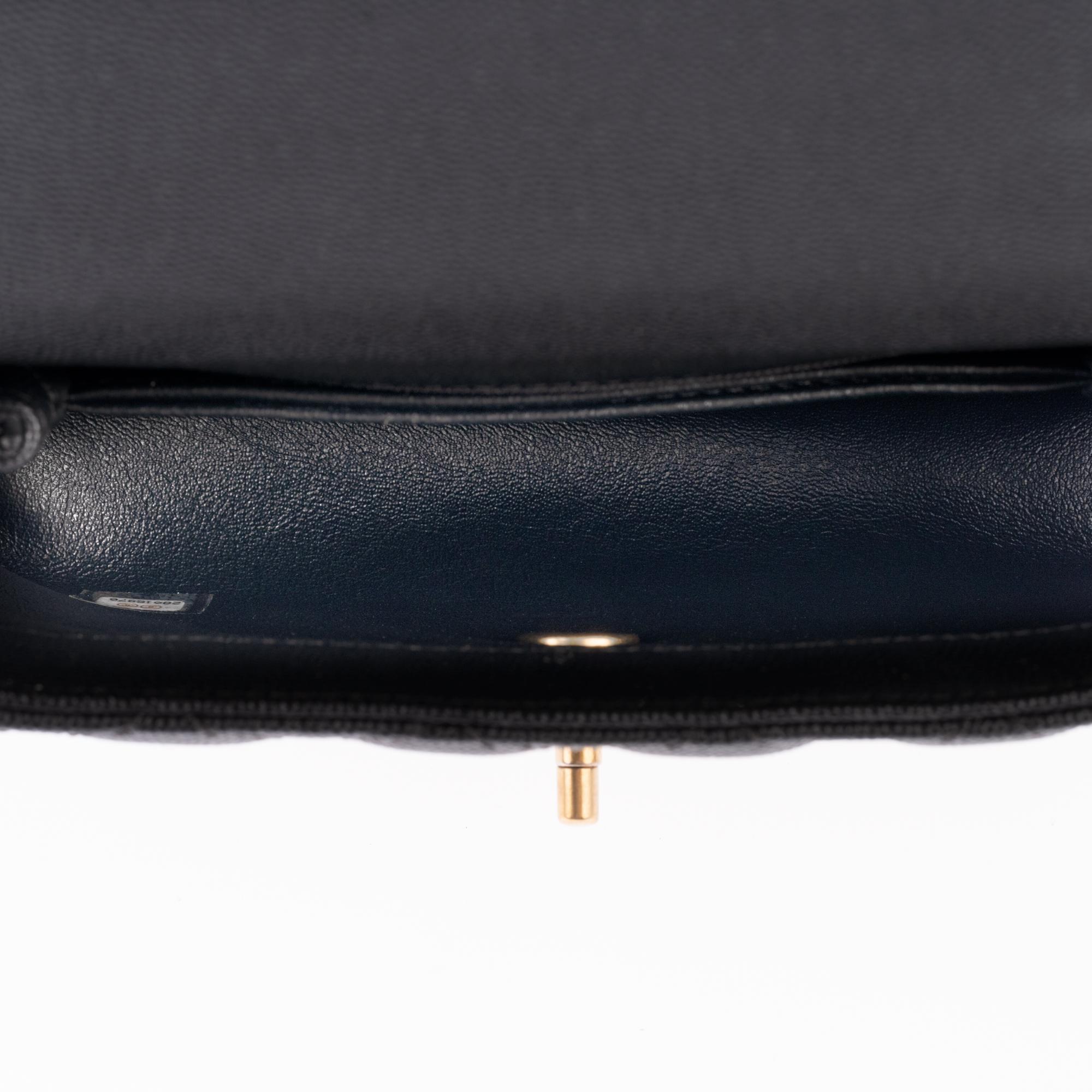 Women's Amazing Chanel Coco handbag in black caviar leather, handle in brown lizard !