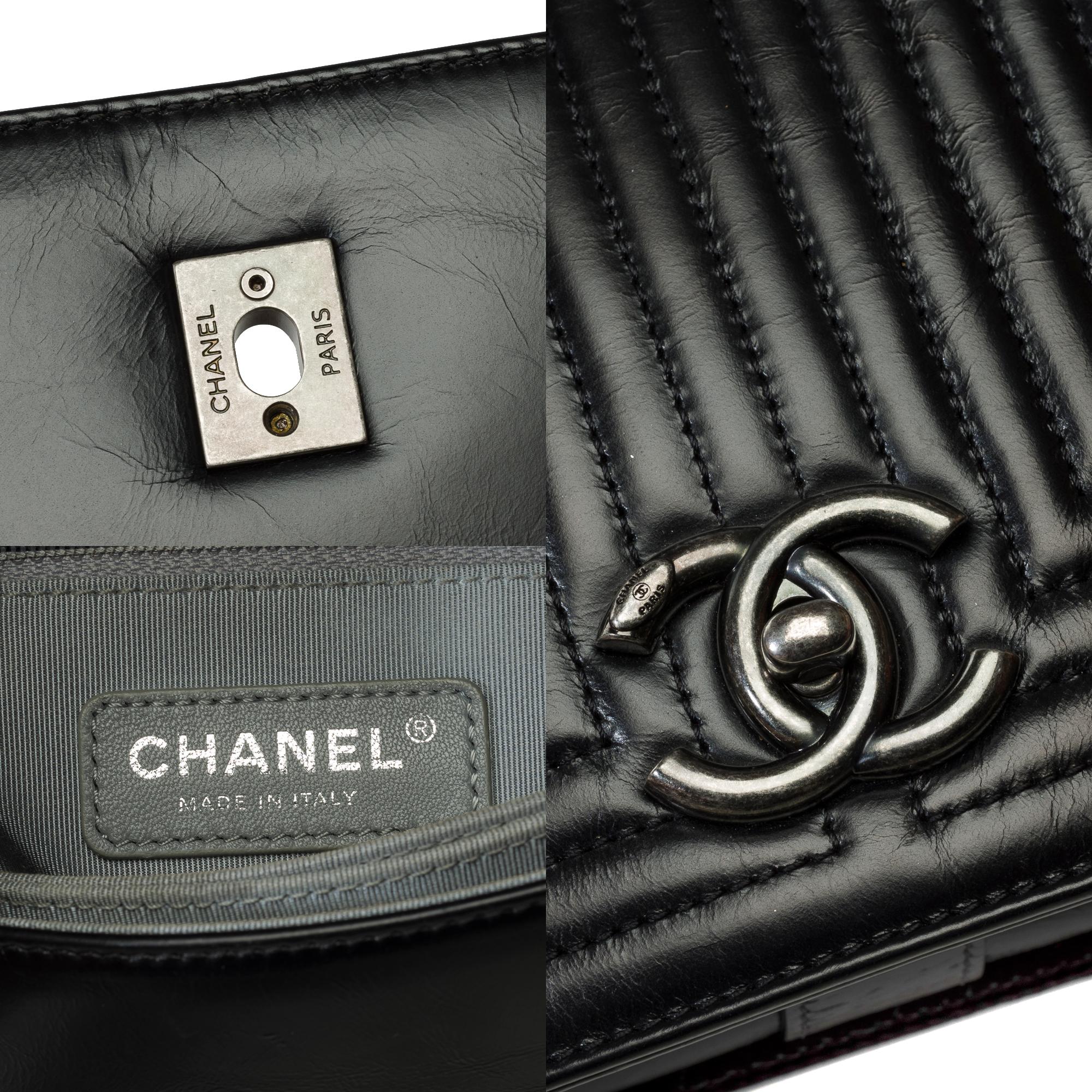 Außergewöhnliche Chanel Coco Umhängetasche mit Klappe aus schwarzem gestepptem Leder, ASHW im Angebot 3