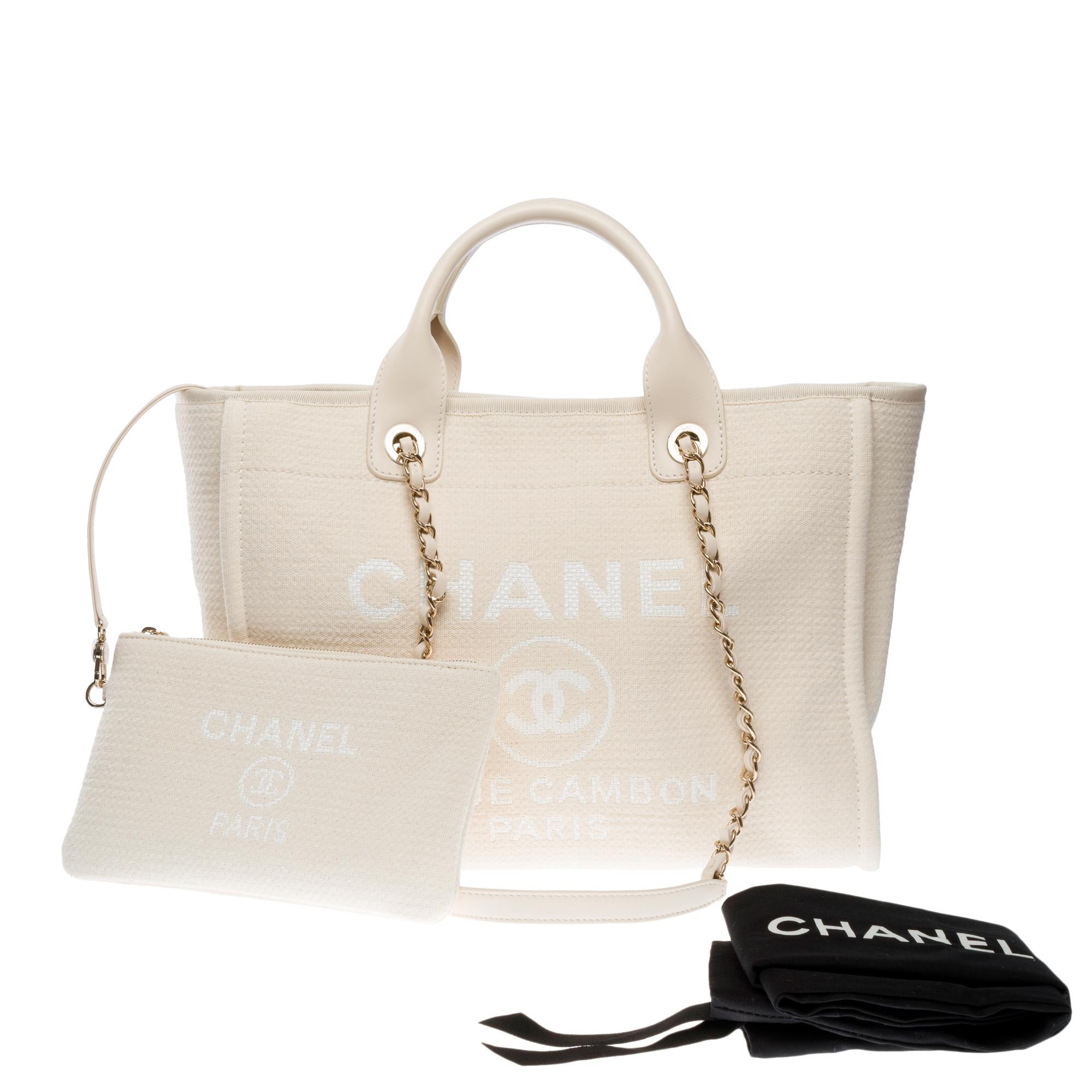 Amazing​ ​Chanel​ ​Deauville​ ​tote​ ​bag​ ​in​ off white​ ​canvas,​ ​1​ ​removable​ ​pouch​ ​in​ off white​ ​canvas,​ ​​silver​ ​metal​ ​hardware,​ ​a​ ​double​ ​handle​ ​in​ ​silver​ ​metal​ ​interlaced​ ​with​ ​off white​ ​leather​ ​for​ ​a​