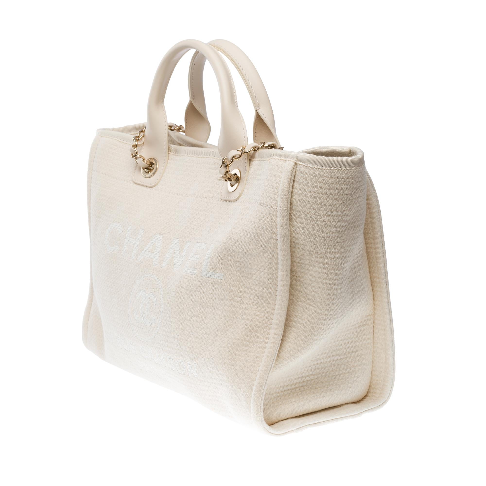 Superbe sac fourre-tout Chanel Deauville en toile blanc cassé en vente 2
