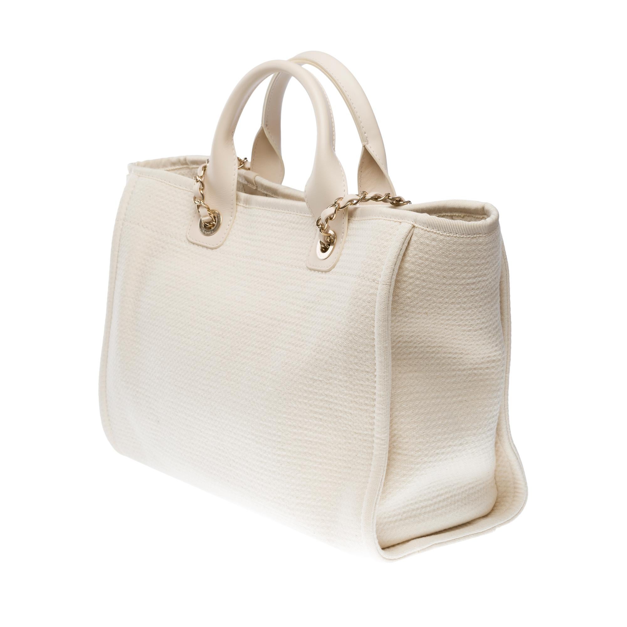 Superbe sac fourre-tout Chanel Deauville en toile blanc cassé en vente 3