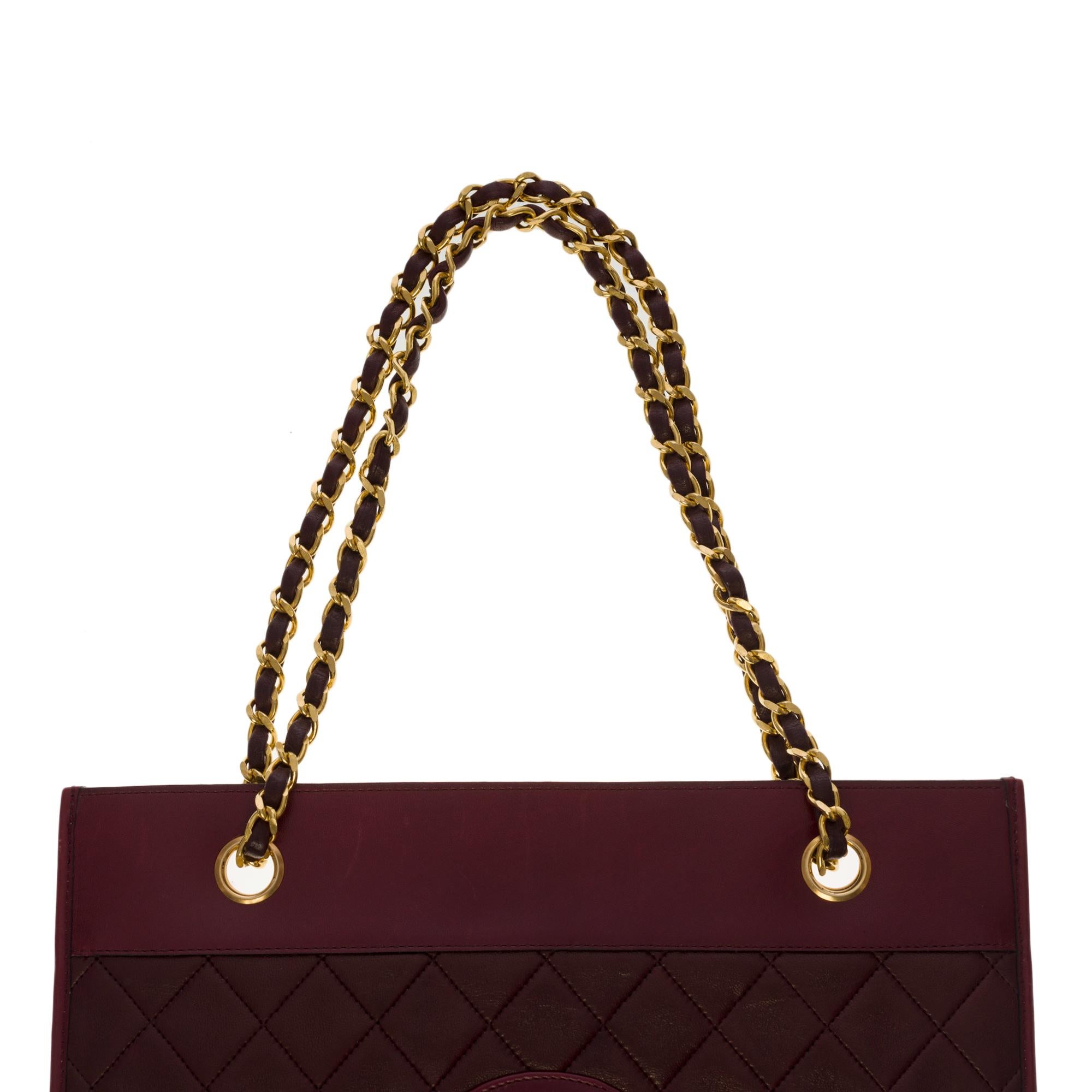 Women's Amazing Chanel Flat Tote bag in burgundy quilted lambskin, GHW