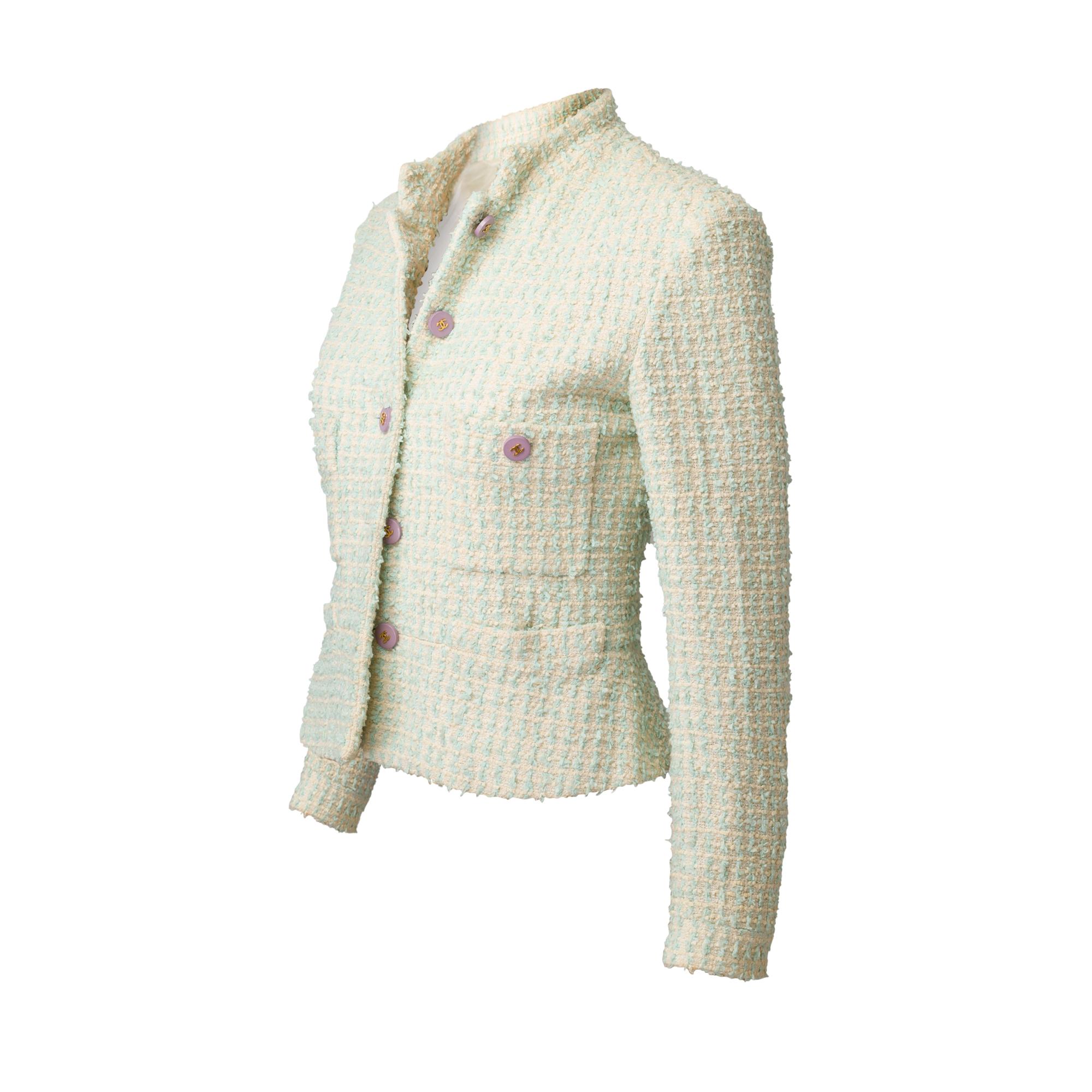 CHANEL Mao collar jacket in beige and pastel green tweed.
Closure by round buttons of purple color and marked with double CC.
Lining in beige silk with CC logo.
Brand label present. Size label and composition not present.
In good condition. Slight