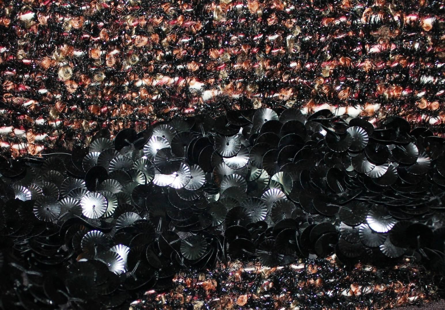Außergewöhnliche Chanel Metallic Fantasy Tweed Jacke Blazer mit Paillettenbesatz Jacke im Zustand „Hervorragend“ im Angebot in Switzerland, CH